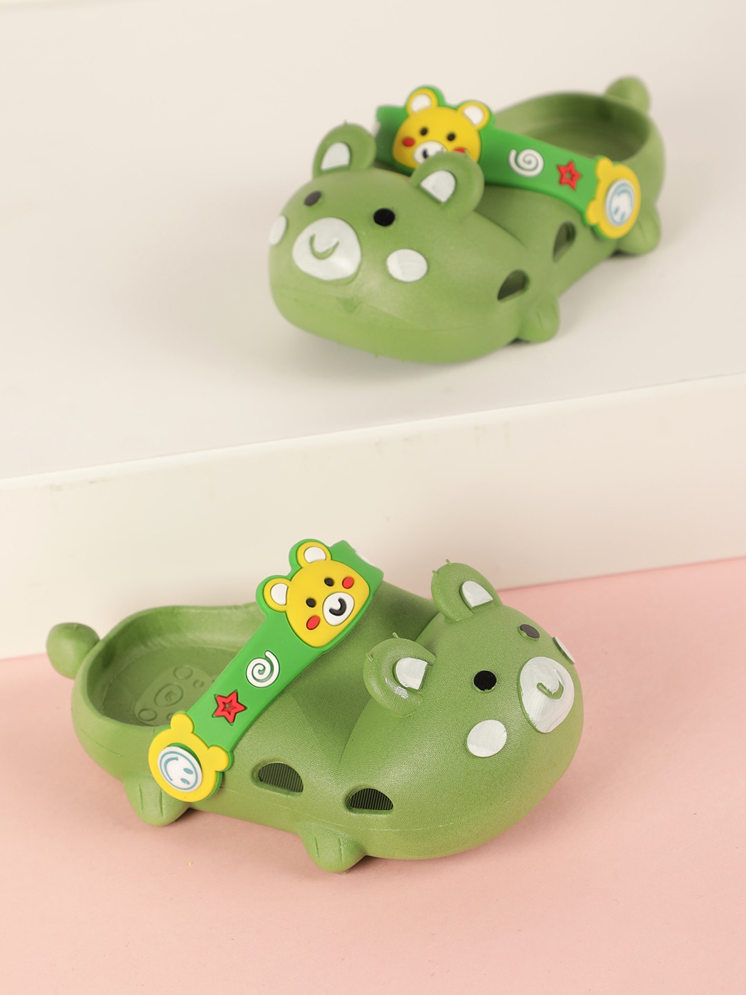 

PASSION PETALS Unisex Kids Green Printed PU Clogs