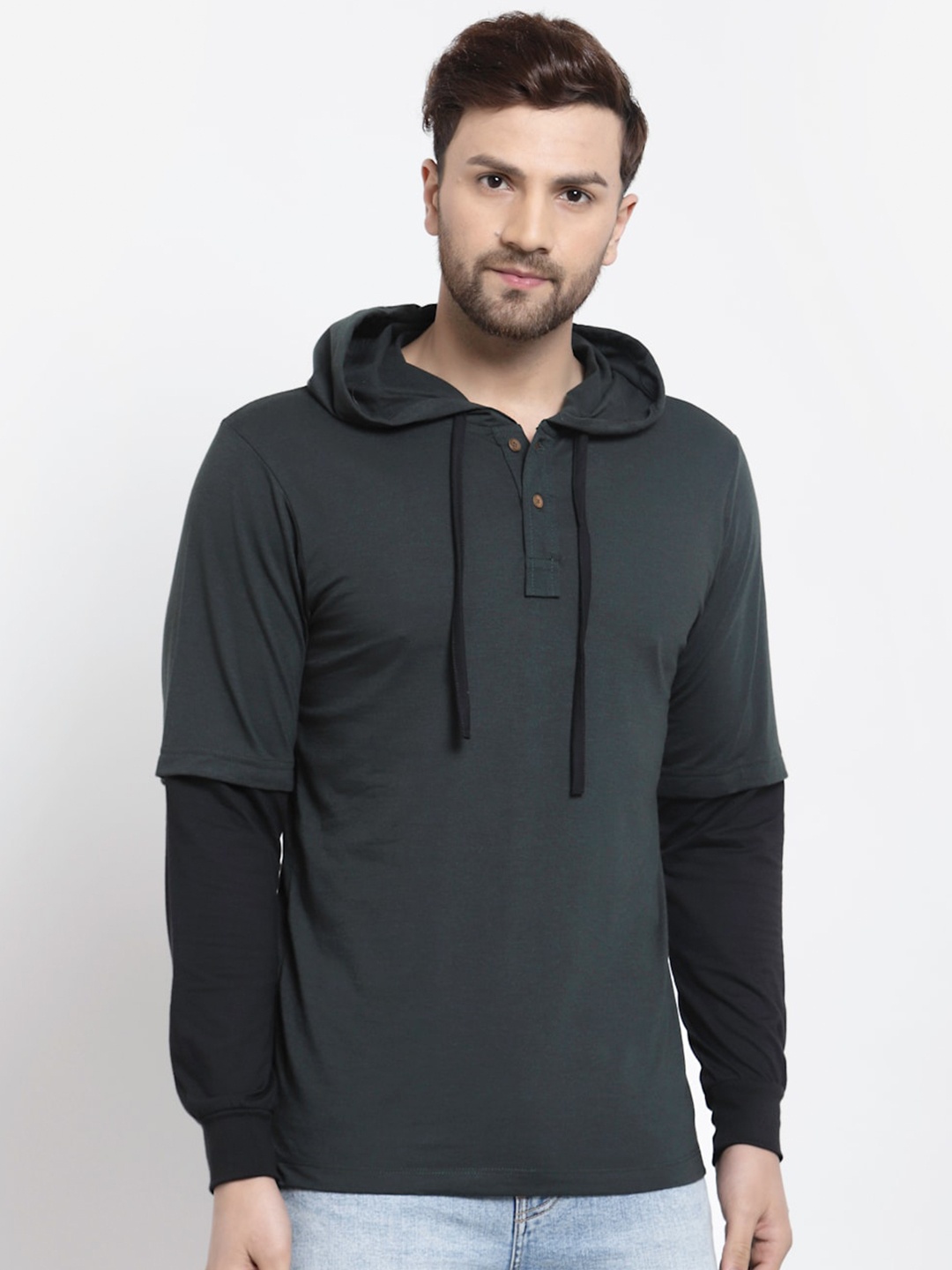 

Kalt Men Grey & Black Colourblocked T-shirt