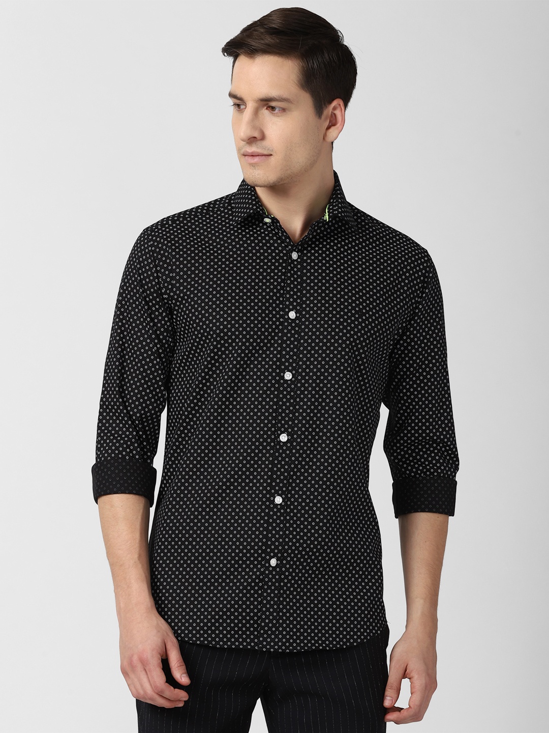 

V Dot Men Black Slim Fit Printed Casual Shirt