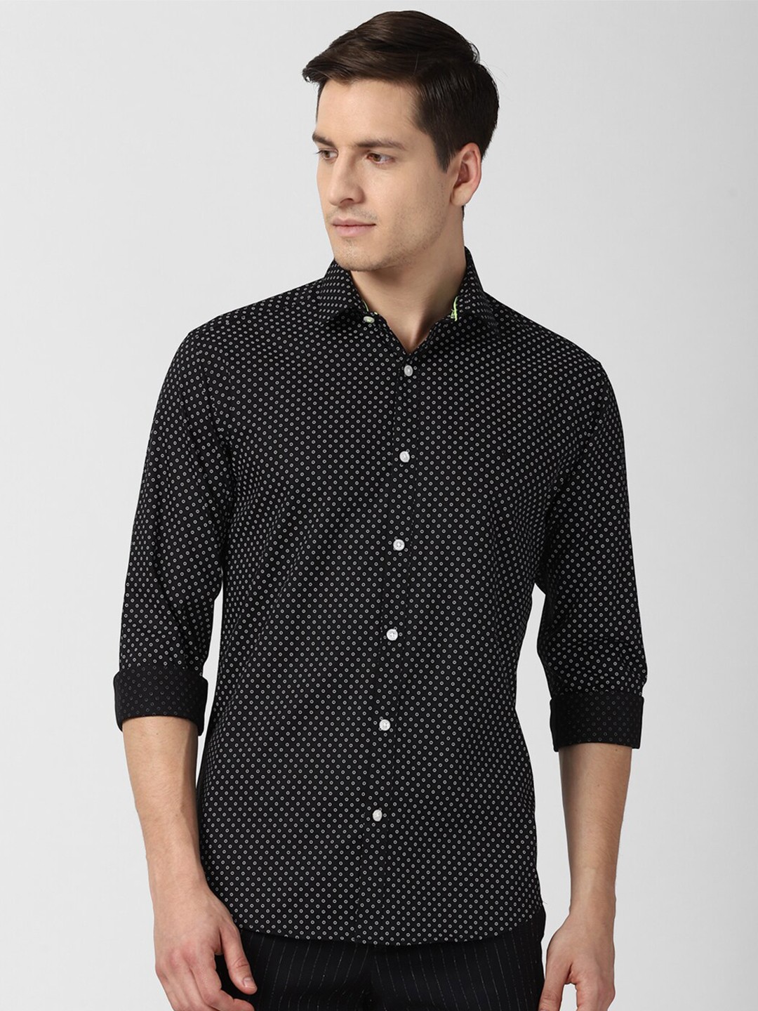 

V Dot Men Black Slim Fit Regular Fit Printed Cotton Casual Shirt
