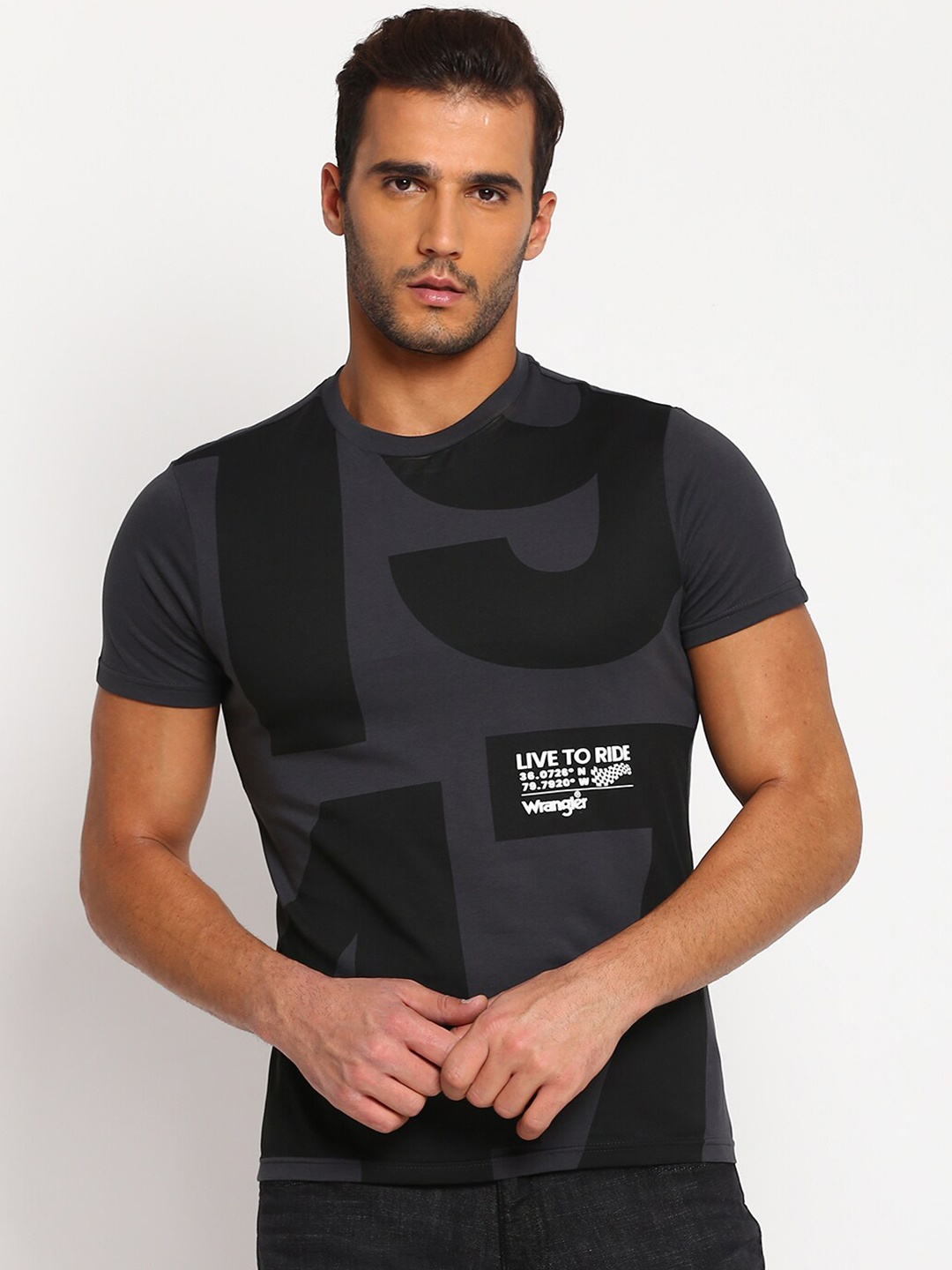 

Wrangler Men Grey & Black Typography Printed T-shirt