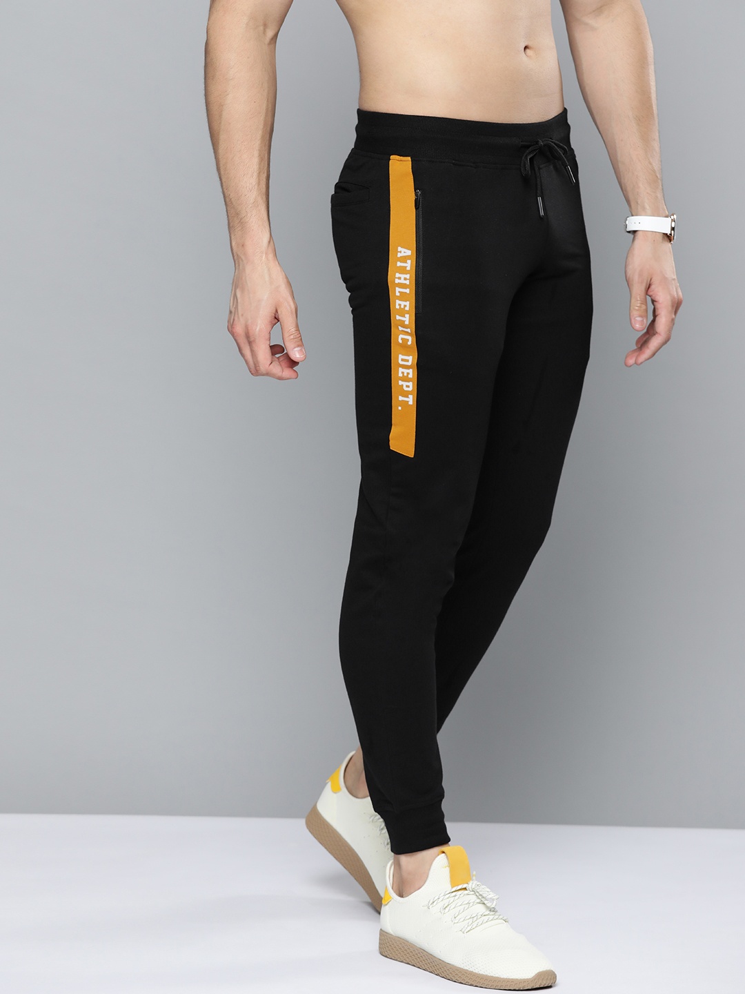 

HERE&NOW Men Black Solid Joggers