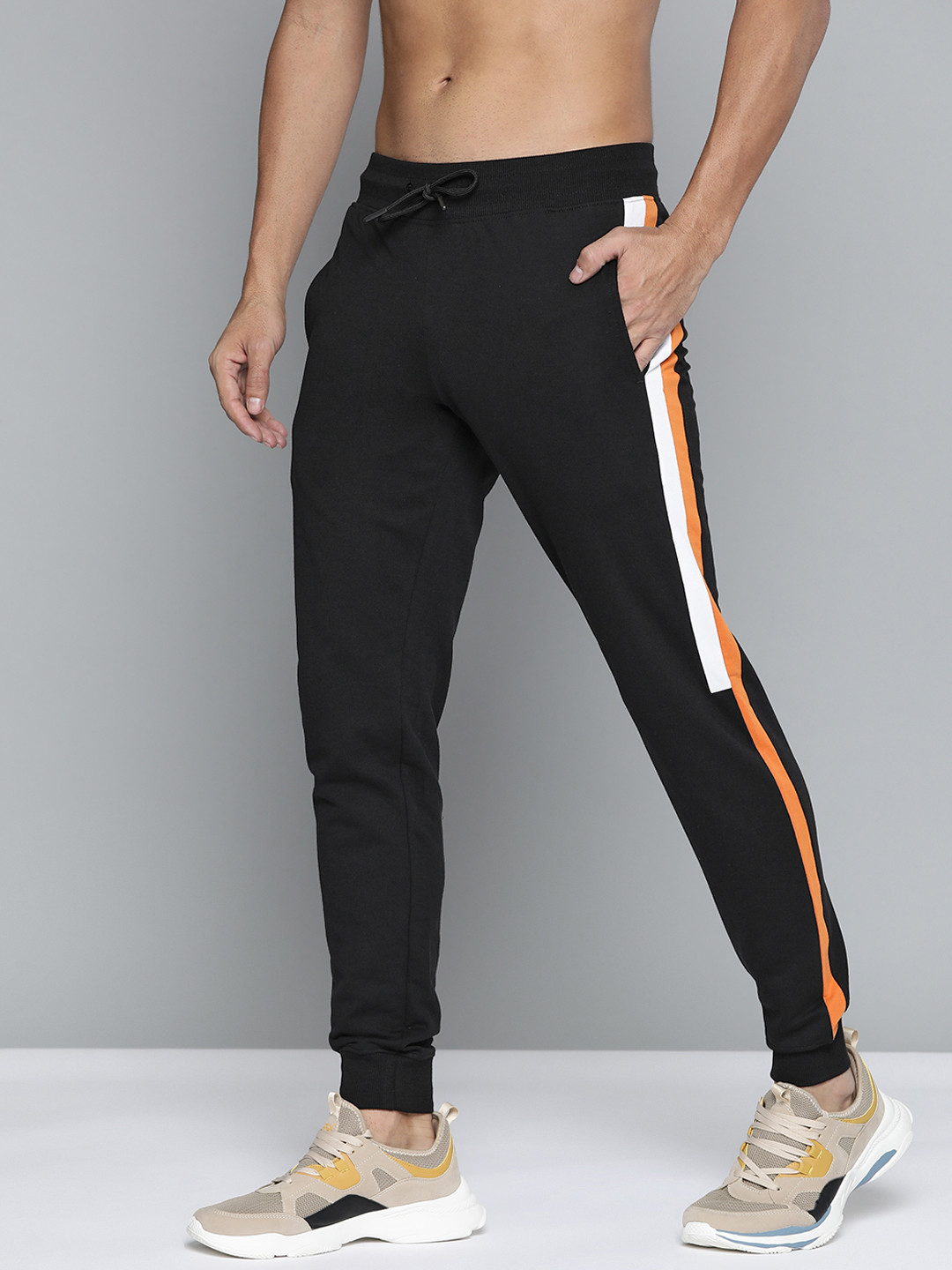 

HERE&NOW Men Black Solid Joggers with Contrast Side Panelling