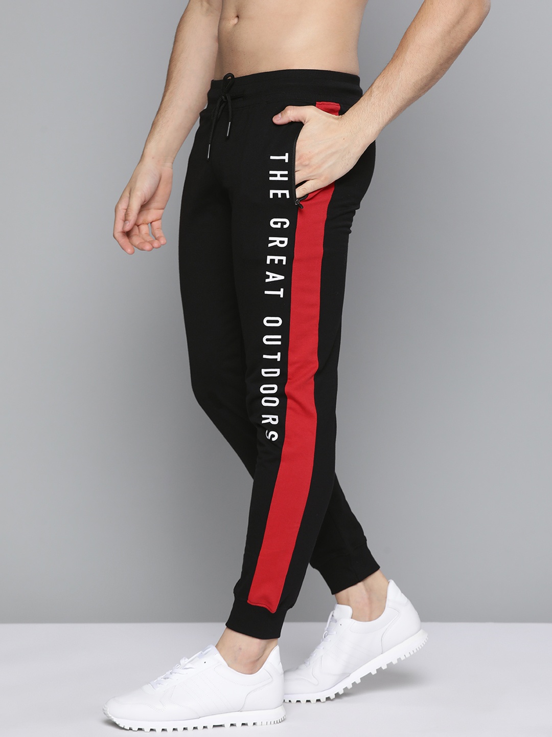 

HERE&NOW Men Black Typography Printed Pure Cotton Joggers