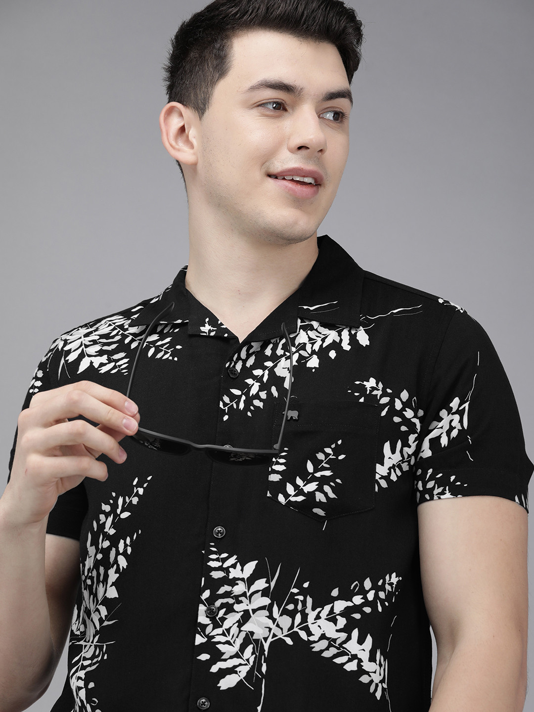 

THE BEAR HOUSE Men Black & White Tropical Printed Slim Fit Casual Shirt