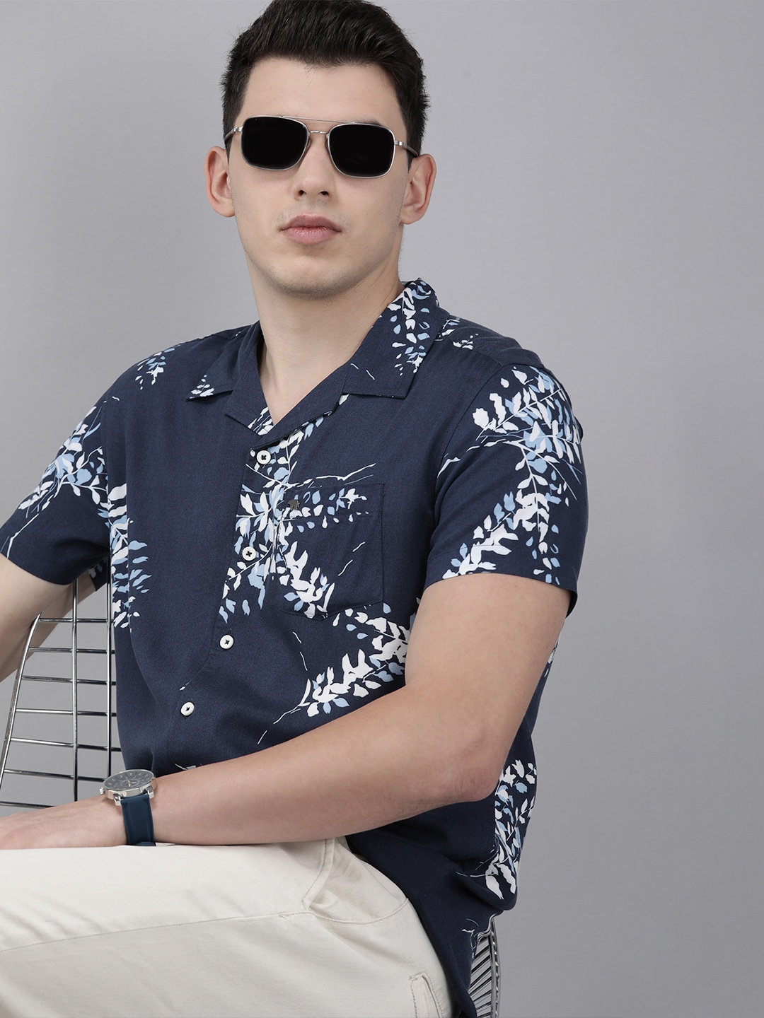 

THE BEAR HOUSE Men Navy Blue & White Floral Printed Slim Fit Casual Shirt