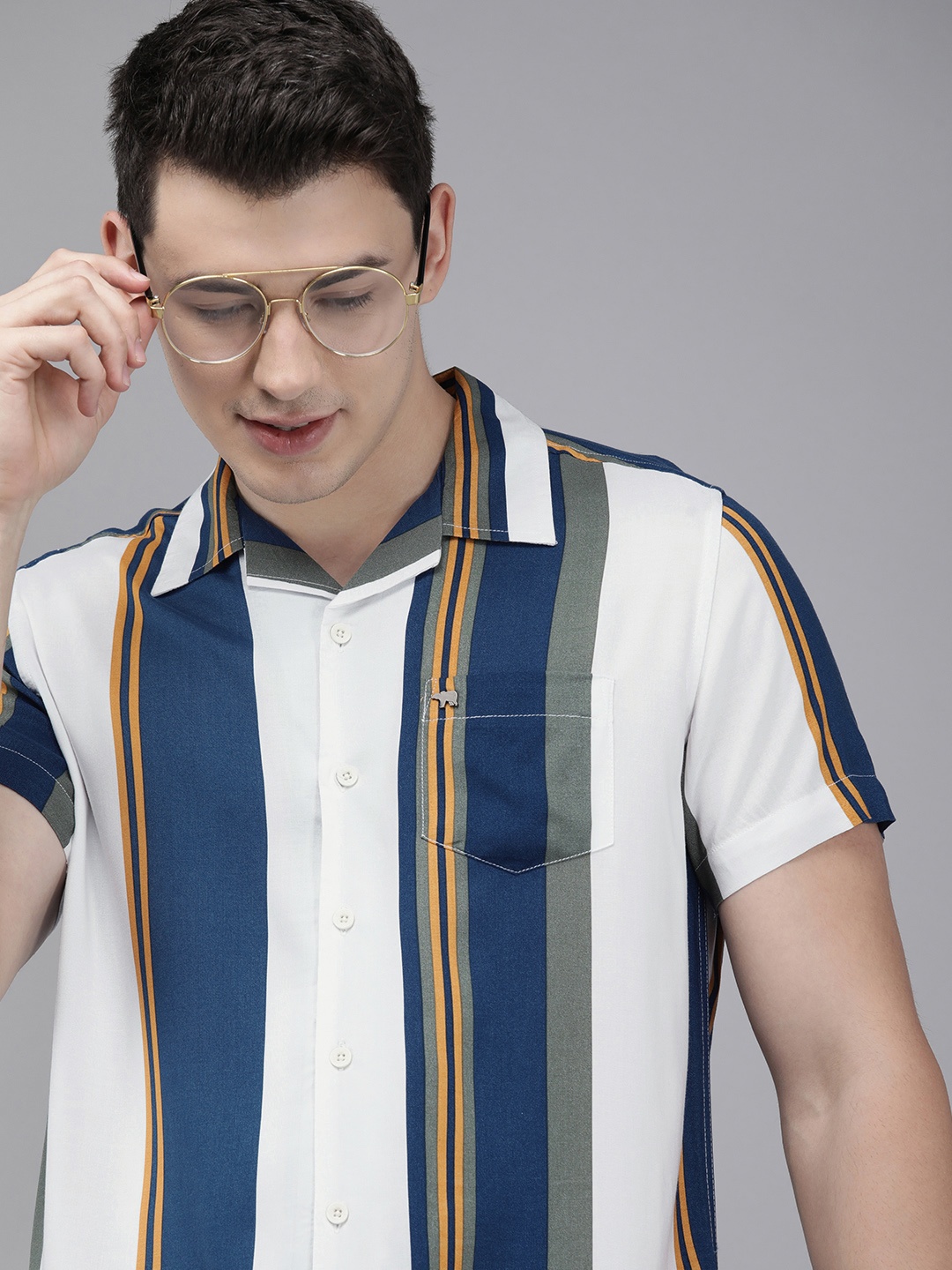 

THE BEAR HOUSE Men White & Navy Blue Slim Fit Striped Casual Shirt