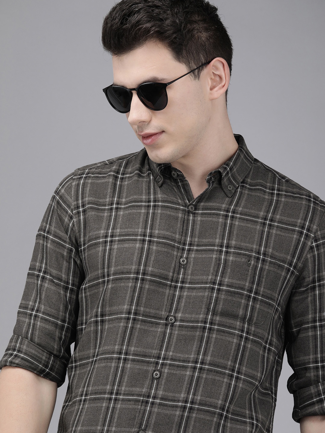 

THE BEAR HOUSE Men Grey & Black Checked Slim Fit Casual Shirt