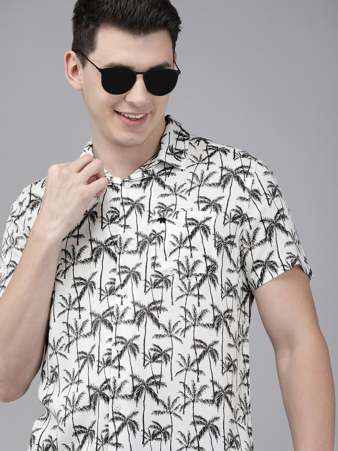 

THE BEAR HOUSE Men White & Black Slim Fit Tropical Printed Casual Shirt