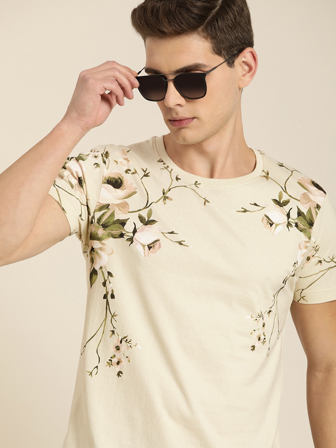 

Moda Rapido Men Cream-Coloured Tropical Printed Pure Cotton T-shirt