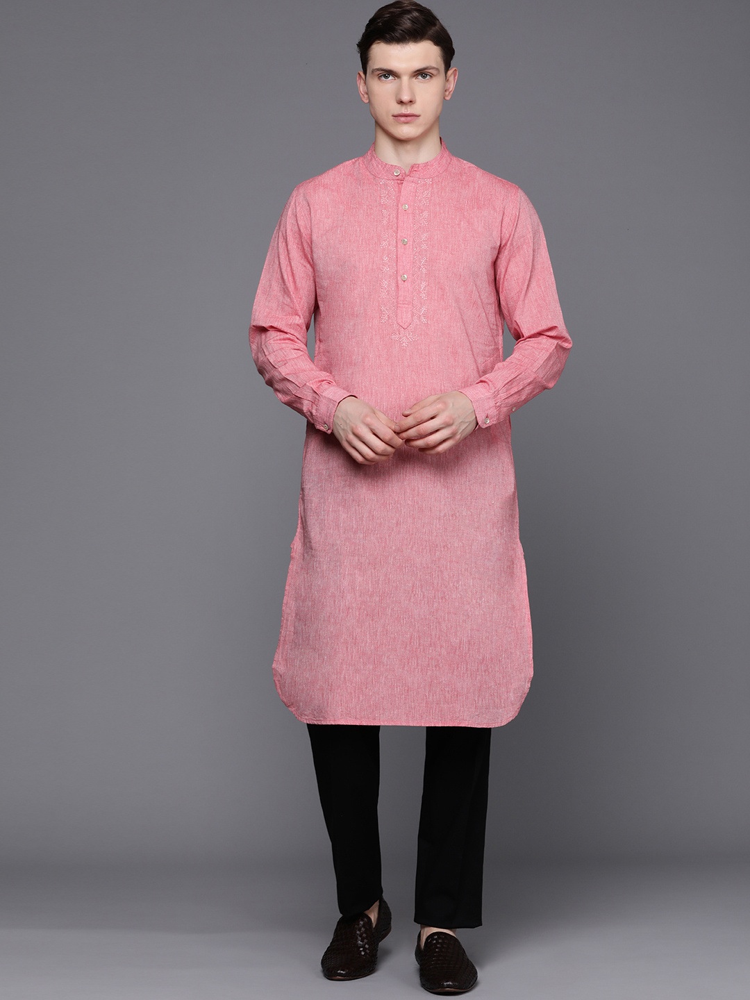 

Fabindia Men Red Embroidered Chikankari Slim Fit Pure Cotton Kurta