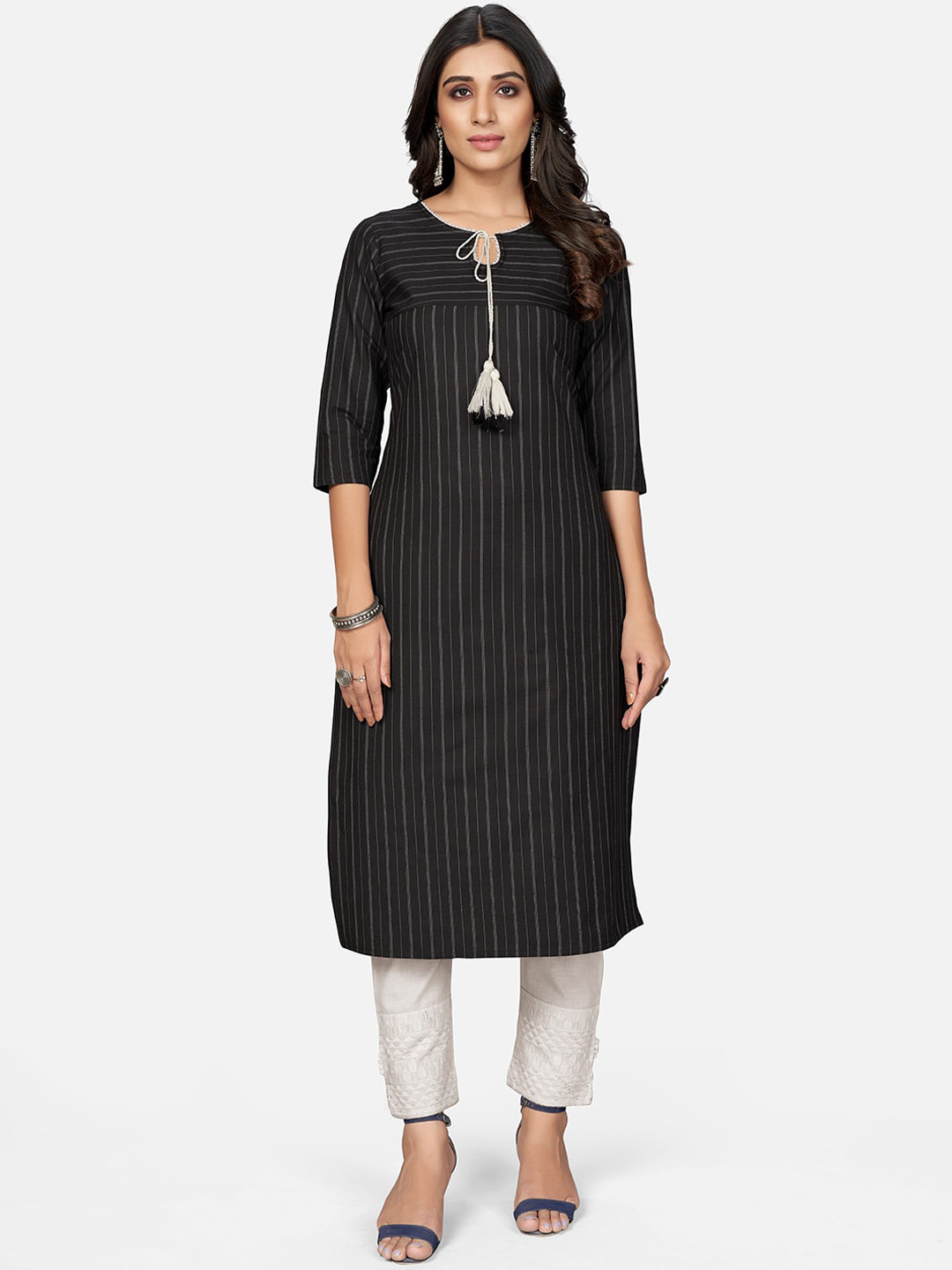 

Vbuyz Women Black Striped Flared Sleeves Kurta