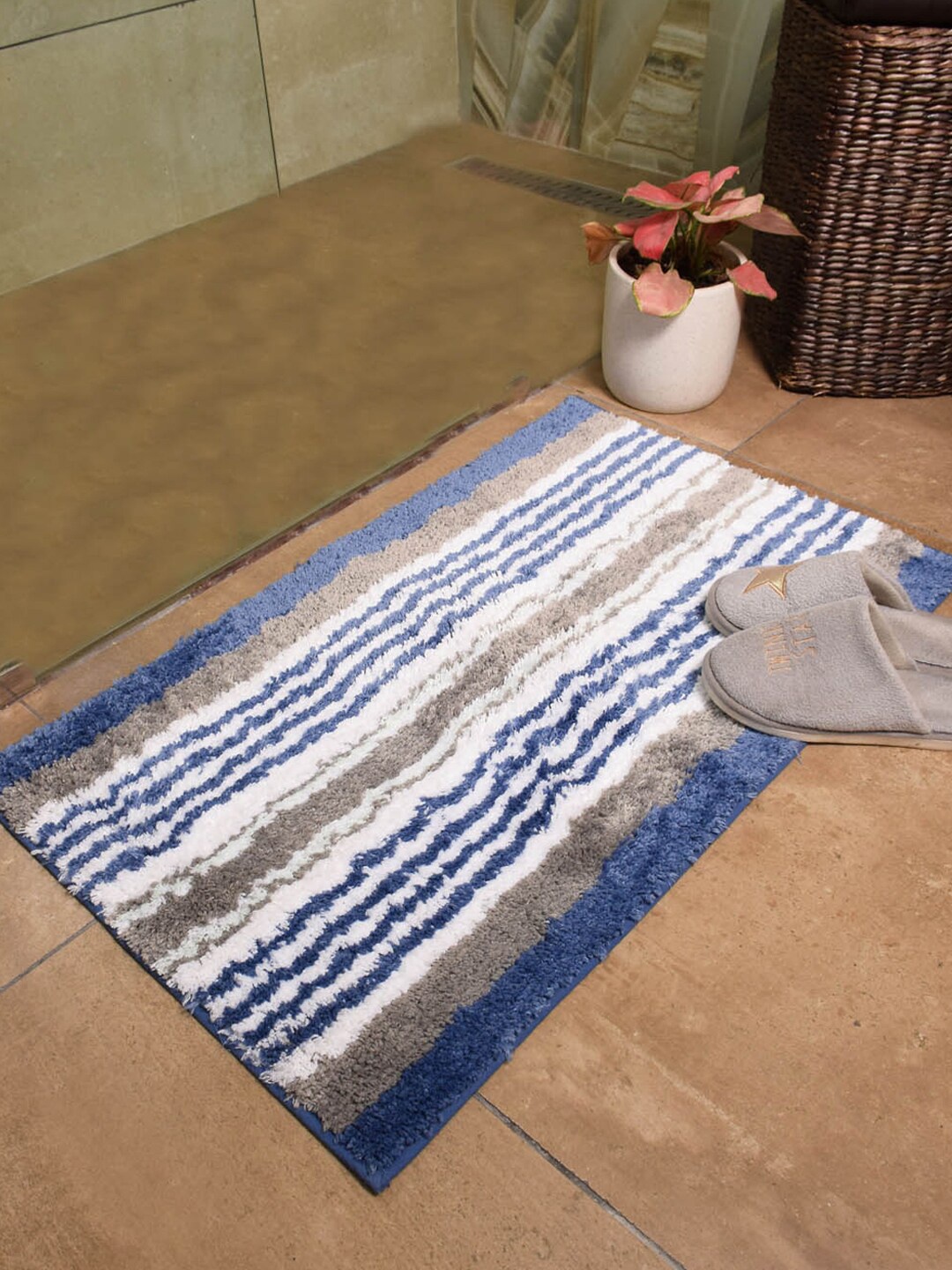 

AVI Living White & Blue Striped 2200 GSM Bath Rug