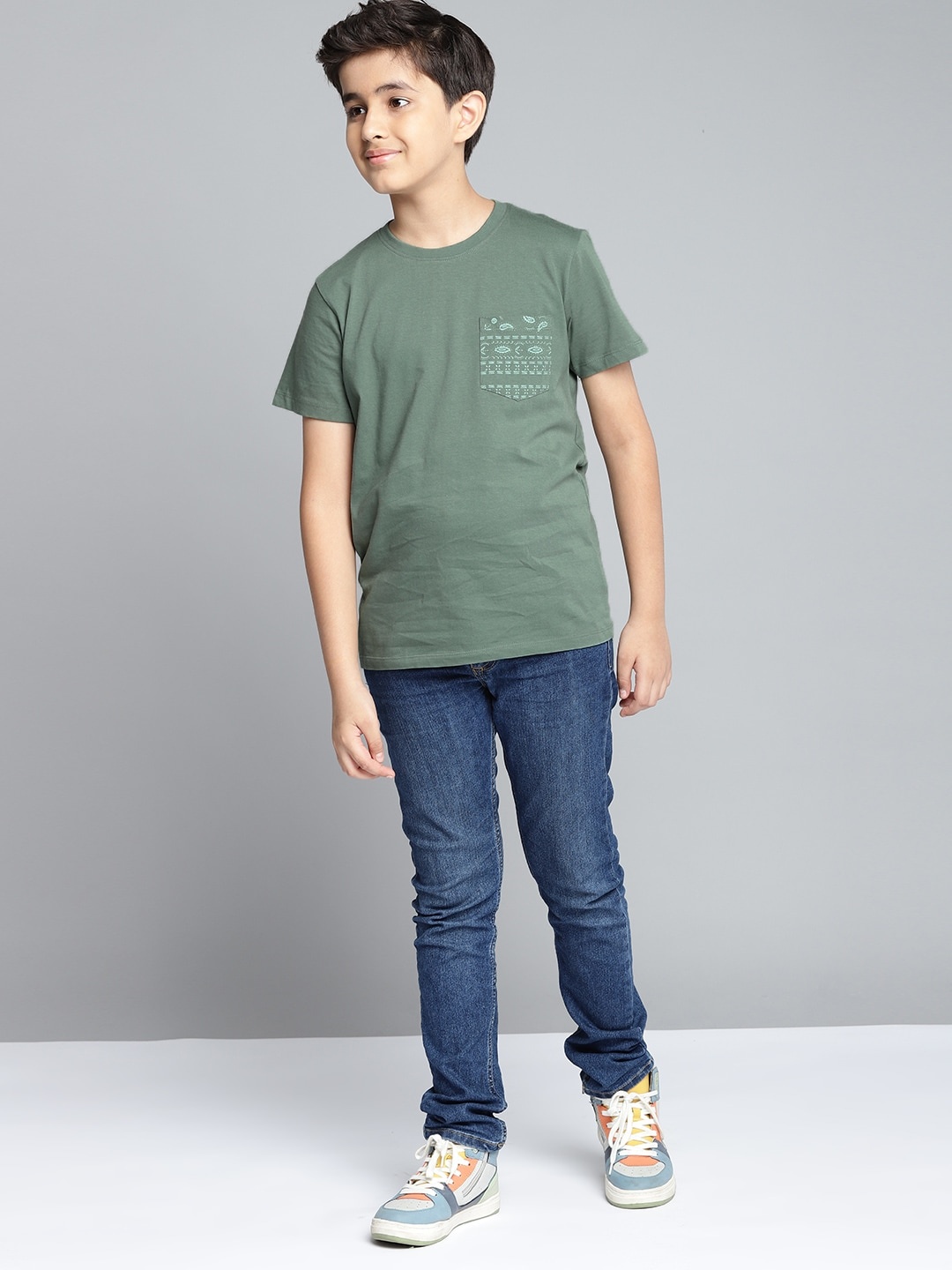 

Nautica Boys Olive Green Solid Pure Cotton T-shirt