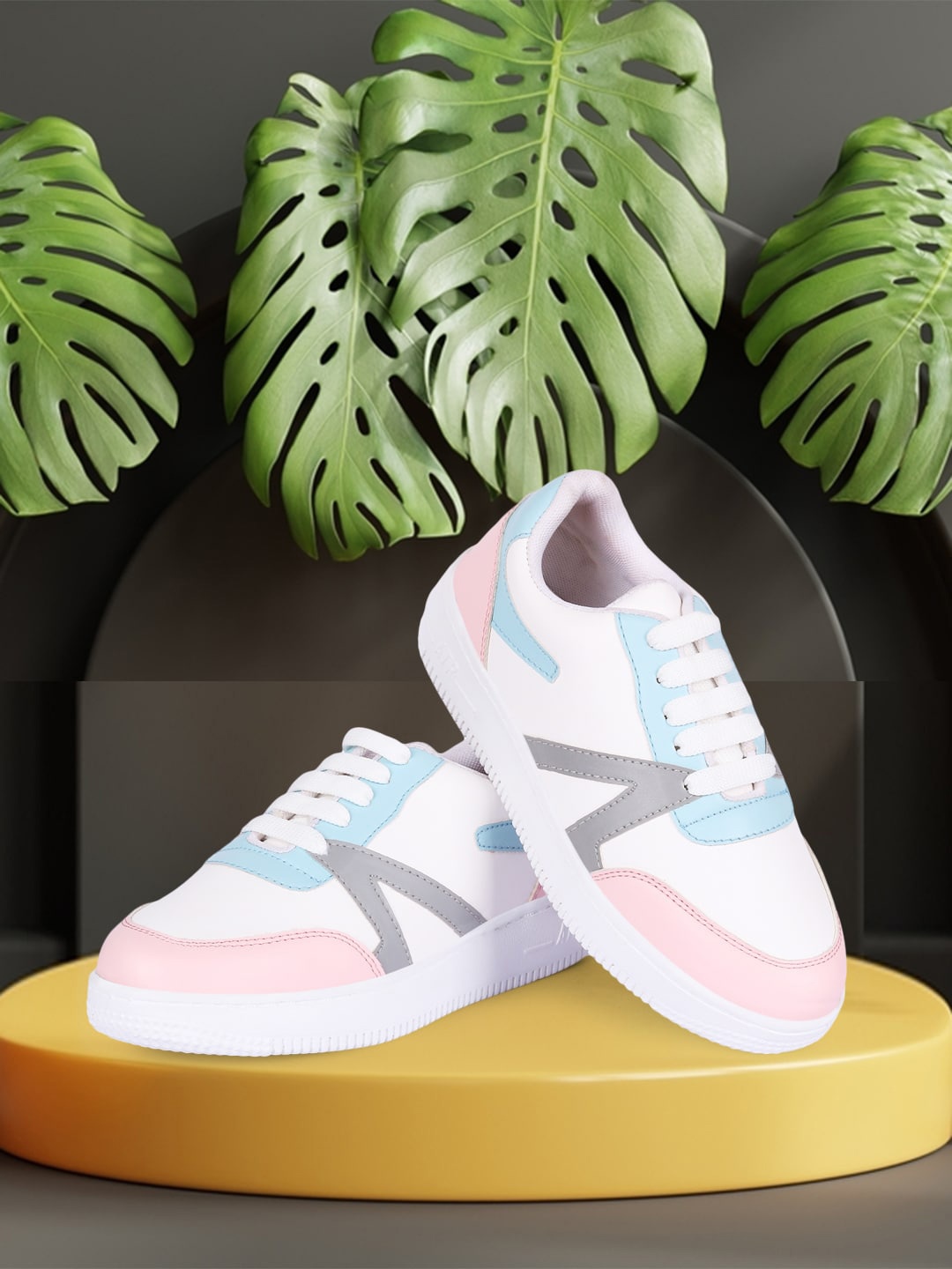 

Bella Toes Women White Colourblocked Sneakers