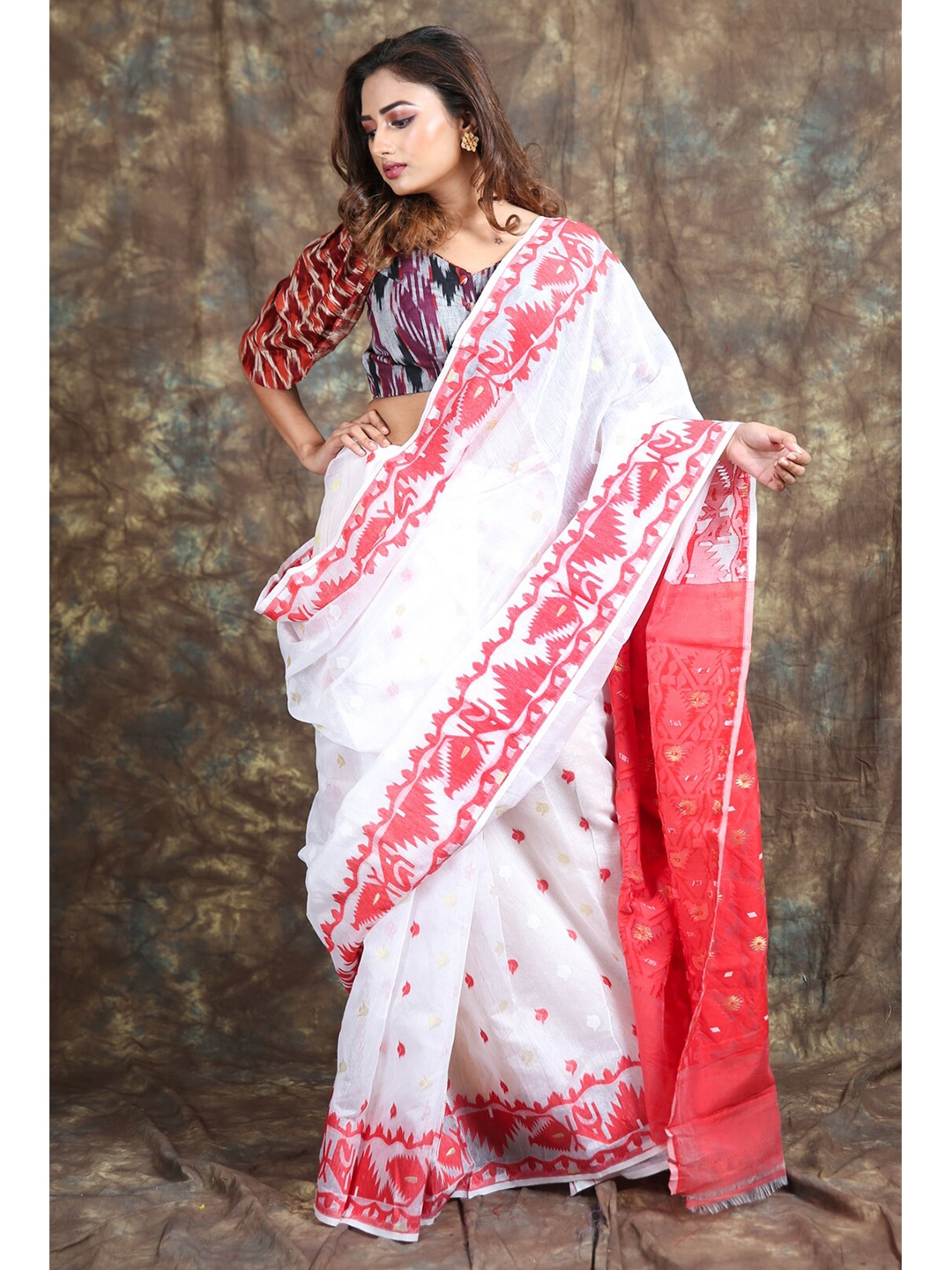 

Charukriti White & Coral Woven Design Zari Silk Cotton Jamdani Saree