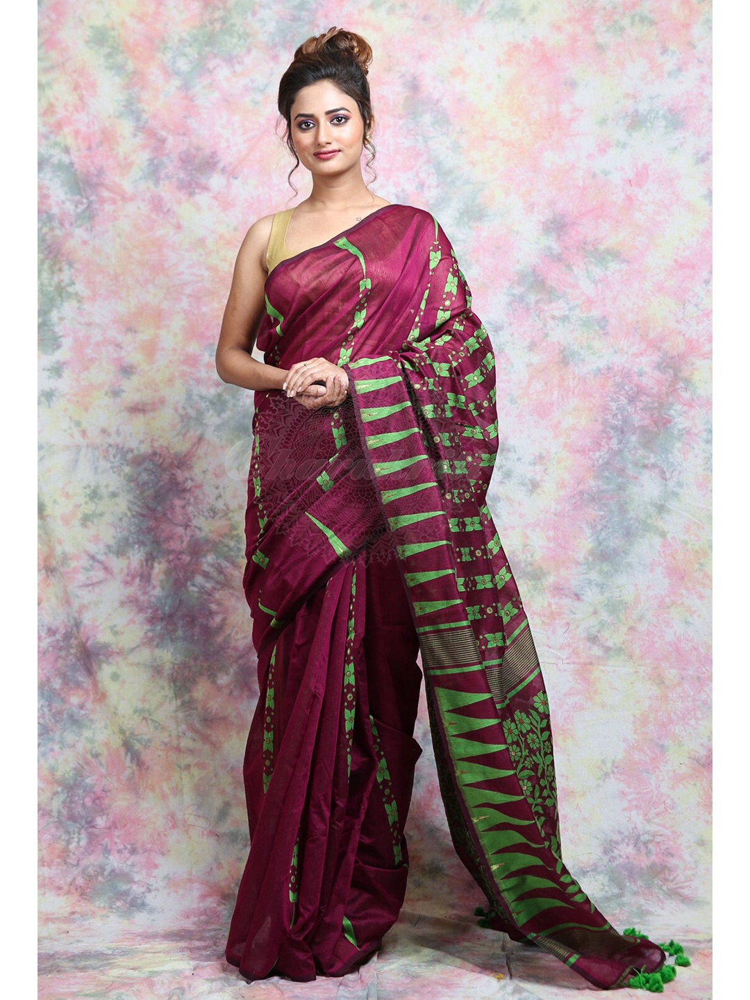 

Charukriti Red & Green Woven Design Silk Cotton Handloom Jamdani Saree