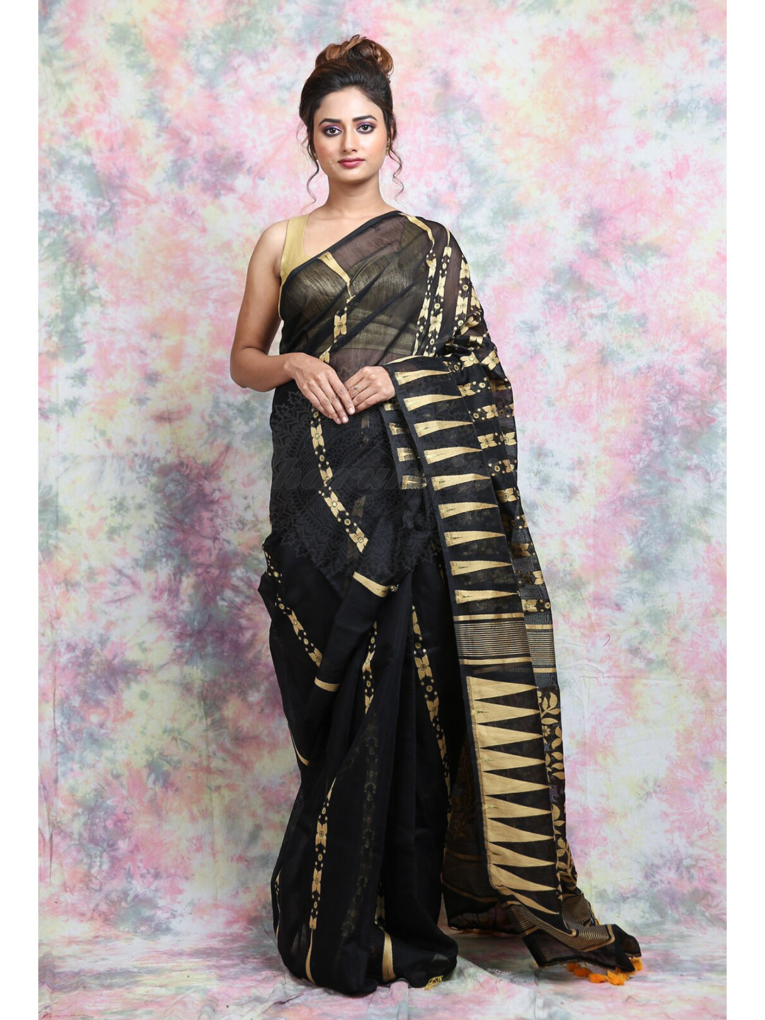 

Charukriti Black & Gold-Toned Floral Woven Design Silk Cotton Jamdani Saree