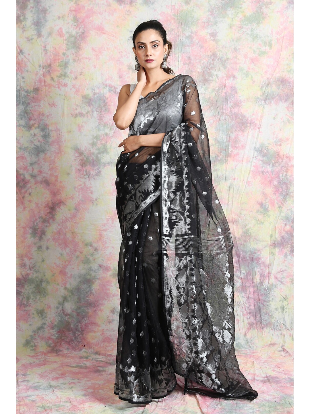 

Charukriti Black & Silver-Toned Woven Design Silk Cotton Handloom Jamdani Saree