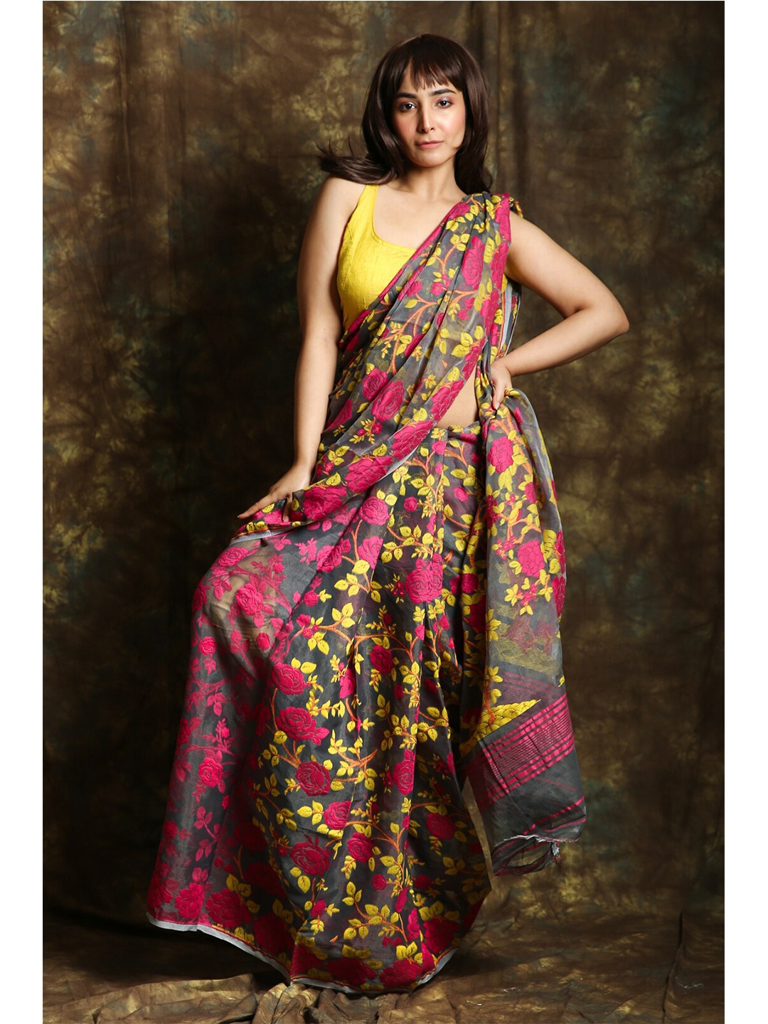 

Charukriti Grey & Pink Floral Silk Cotton Jamdani Saree