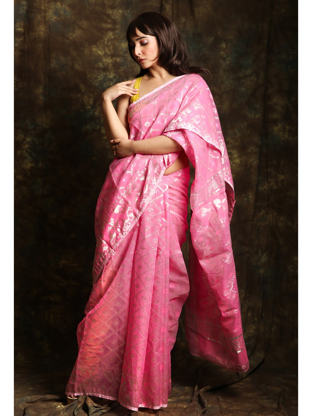 

Charukriti Pink & Gold-Toned Woven Design Silk Cotton Handloom Jamdani Saree