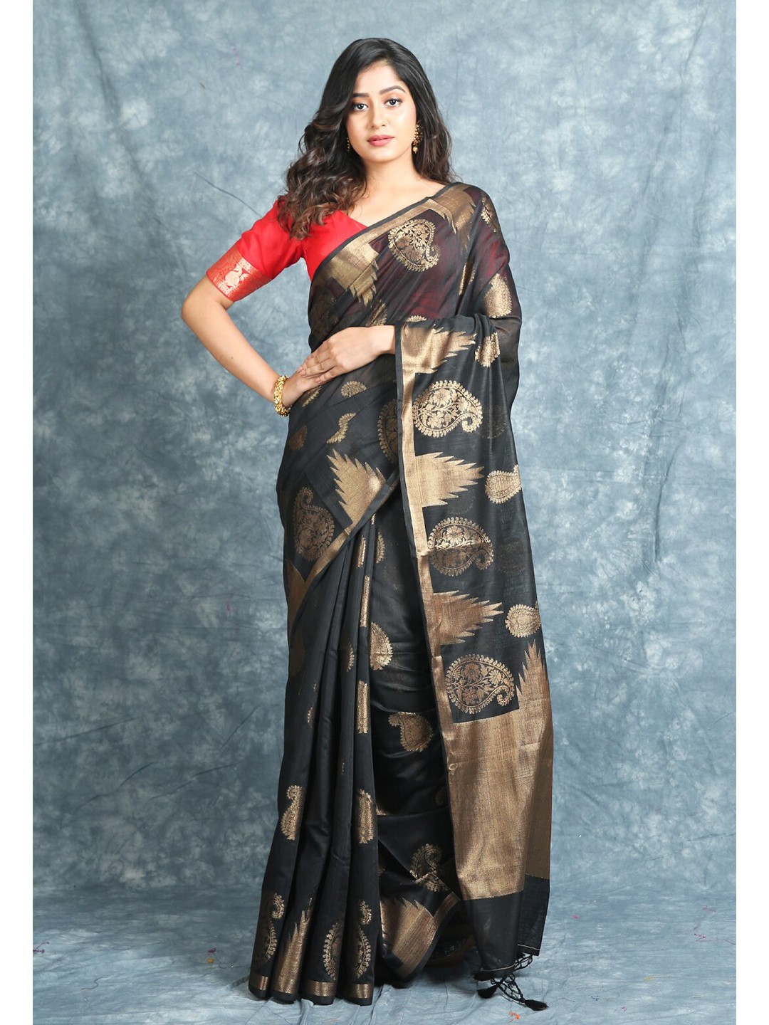 

Charukriti Black & Gold-Toned Woven Design Zari Silk Blend Saree
