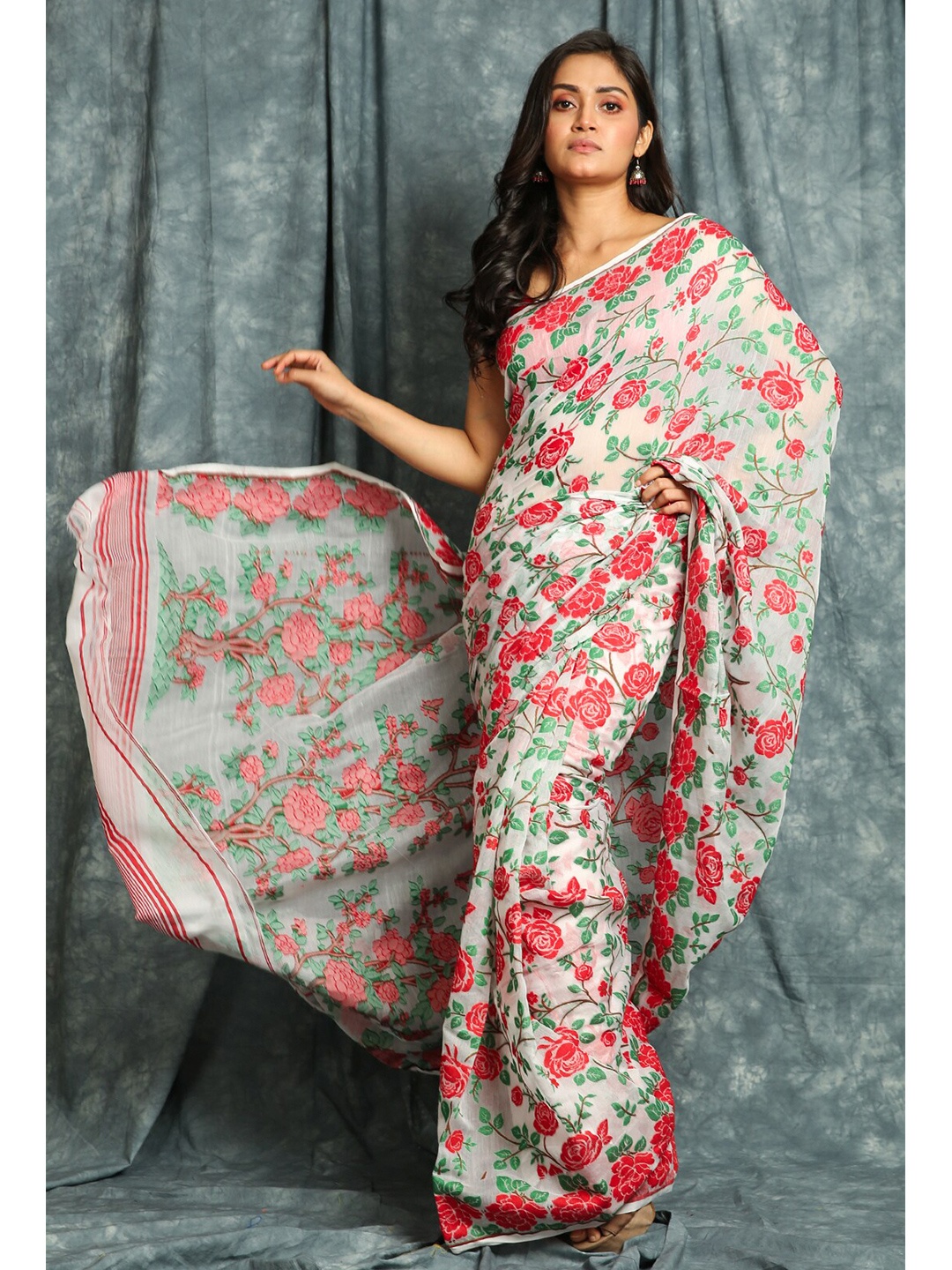 

Charukriti White & Red Floral Silk Cotton Jamdani Saree