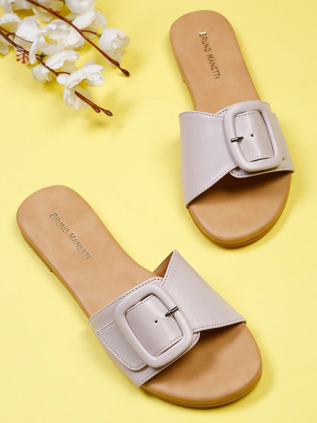 

Bruno Manetti Women Nude-Coloured Open Toe Flats with Bows