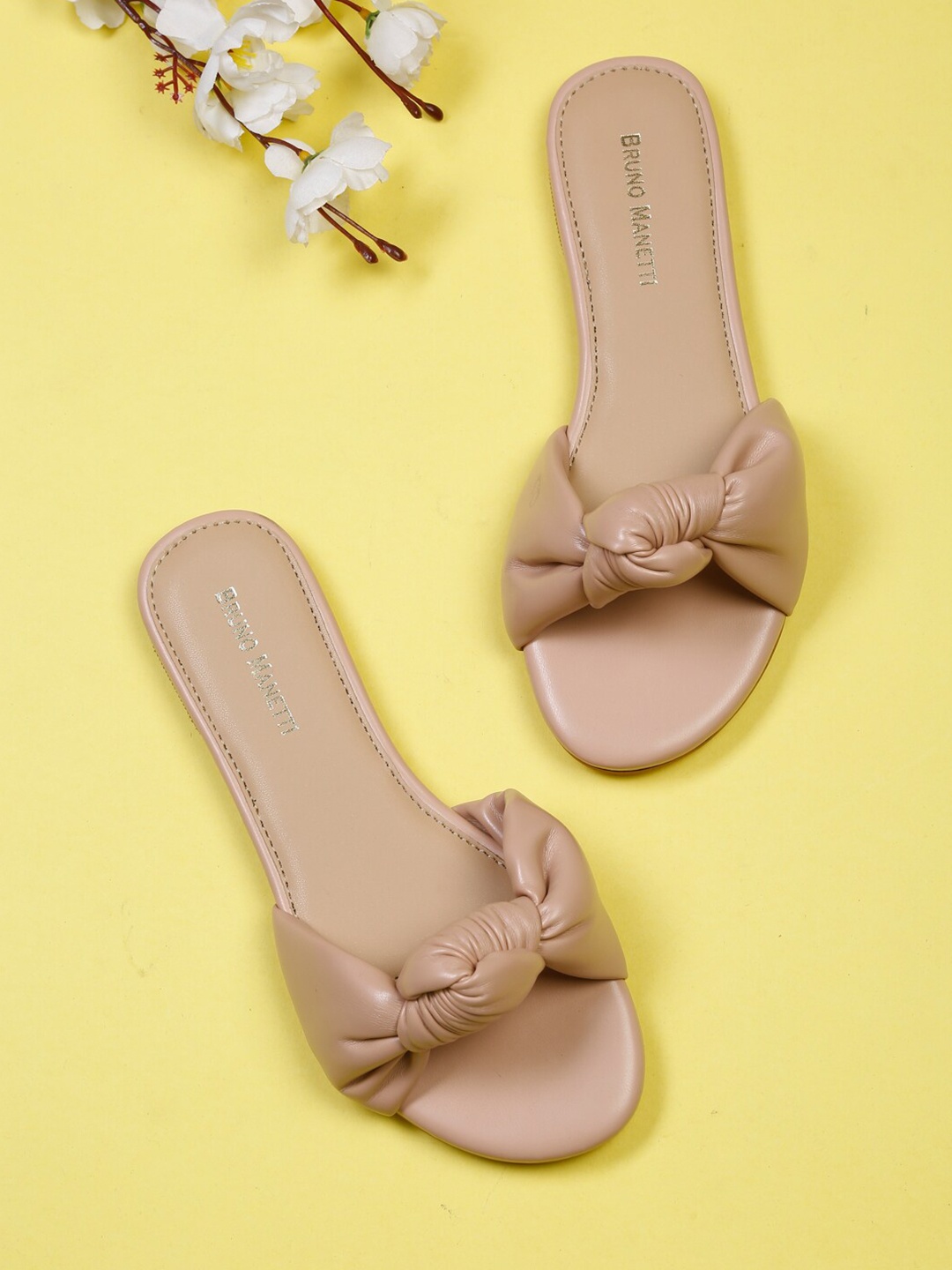

Bruno Manetti Women Beige Textured Open Toe Flats