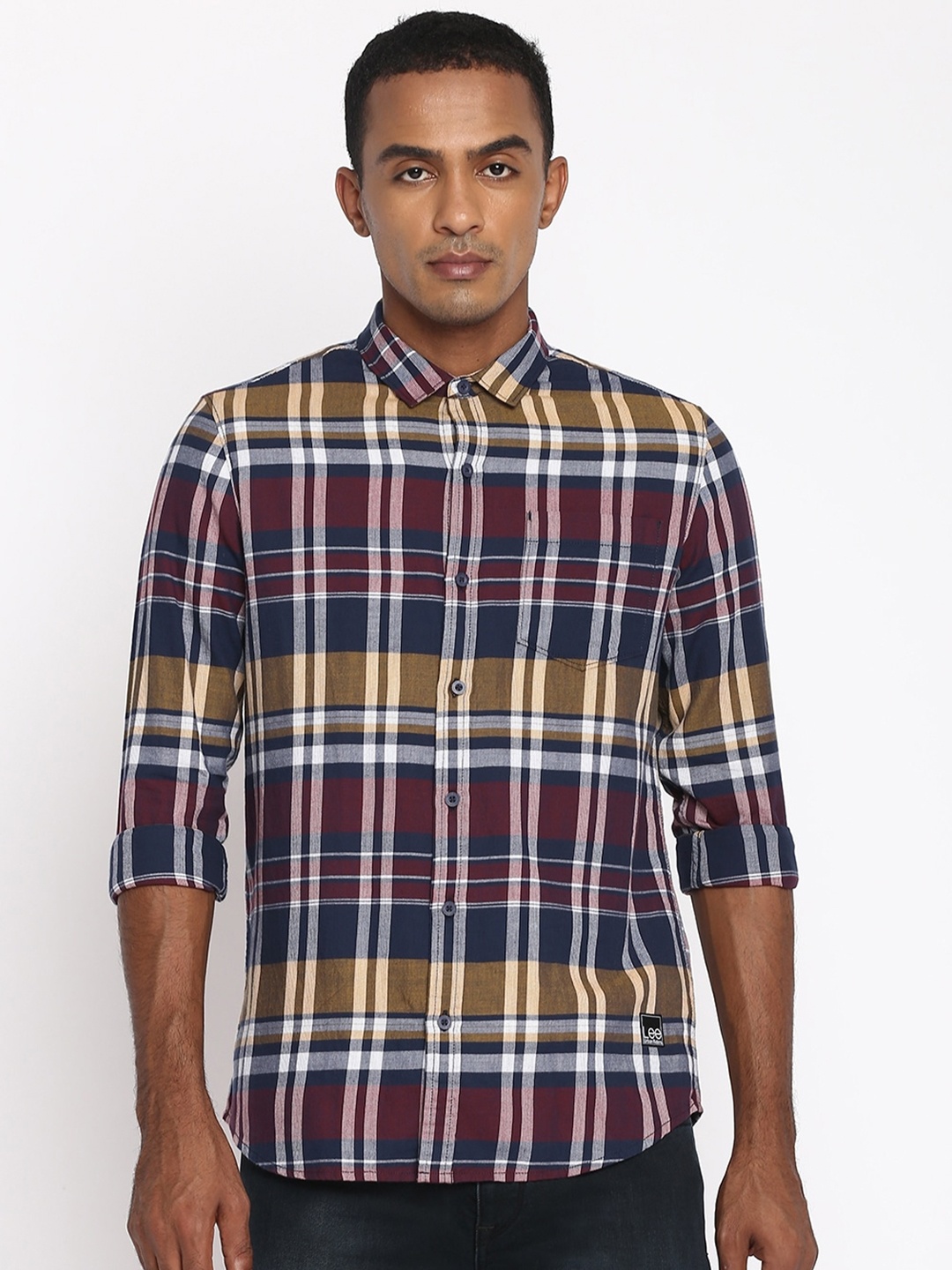 

Lee Men Maroon & Navy Blue Classic Slim Fit Checked Cotton Casual Shirt