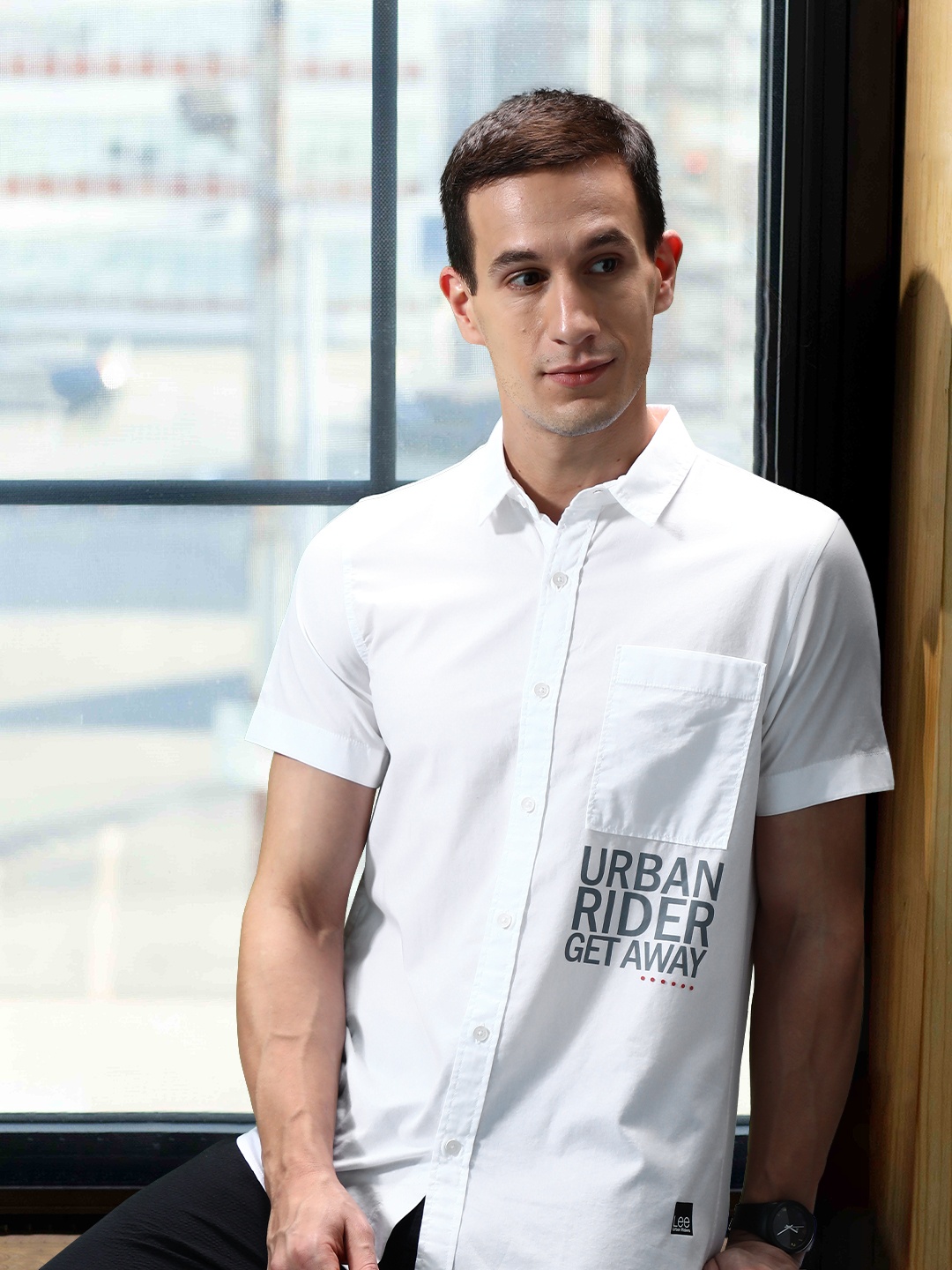 

Lee Men White Classic Slim Fit Casual Shirt