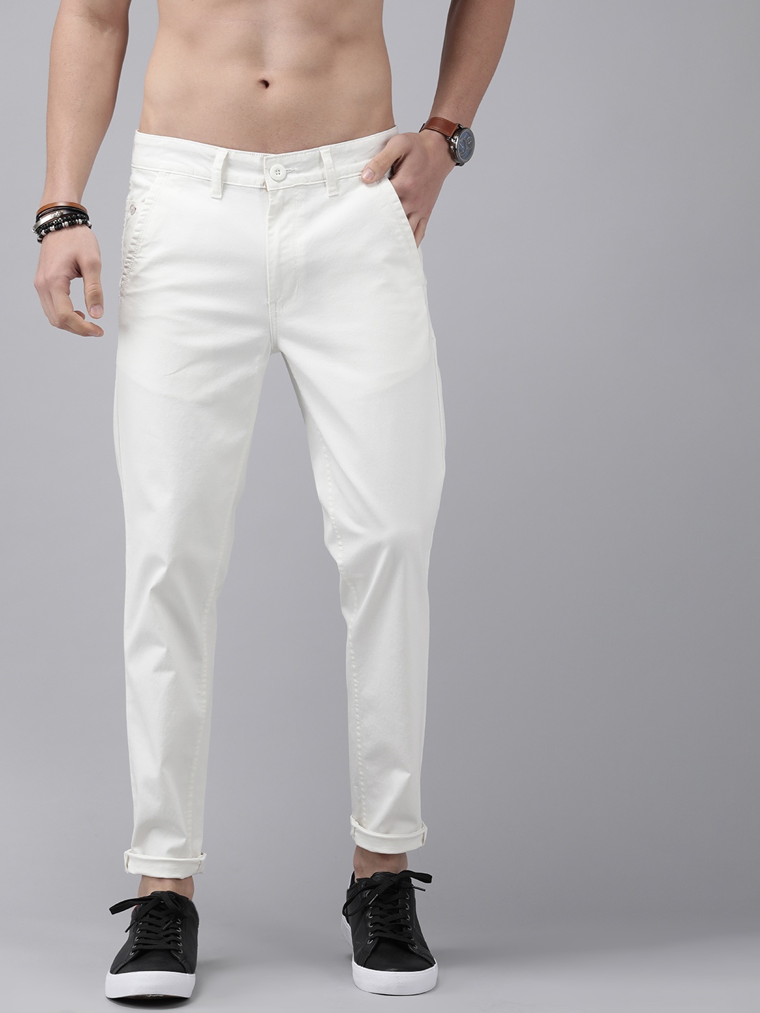 

Roadster Men White Solid Mid-Rise Regular Trousers
