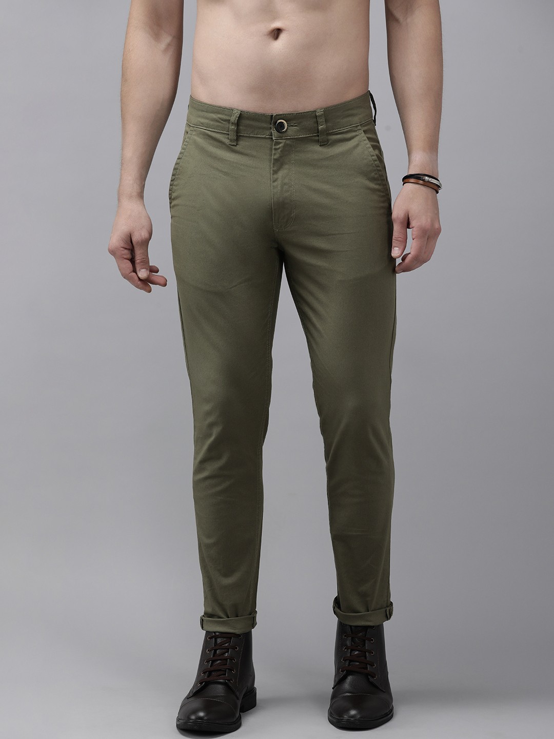 

The Roadster Lifestyle Co Men Olive Green Solid Slim Tapered Fit Trousers