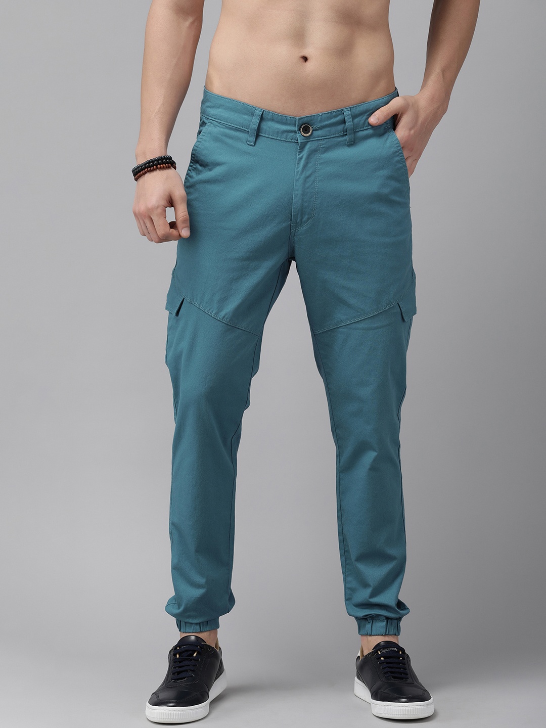 

The Roadster Lifestyle Co Men Teal Blue Solid Mid-Rise Regular Fit Joggers Trousers