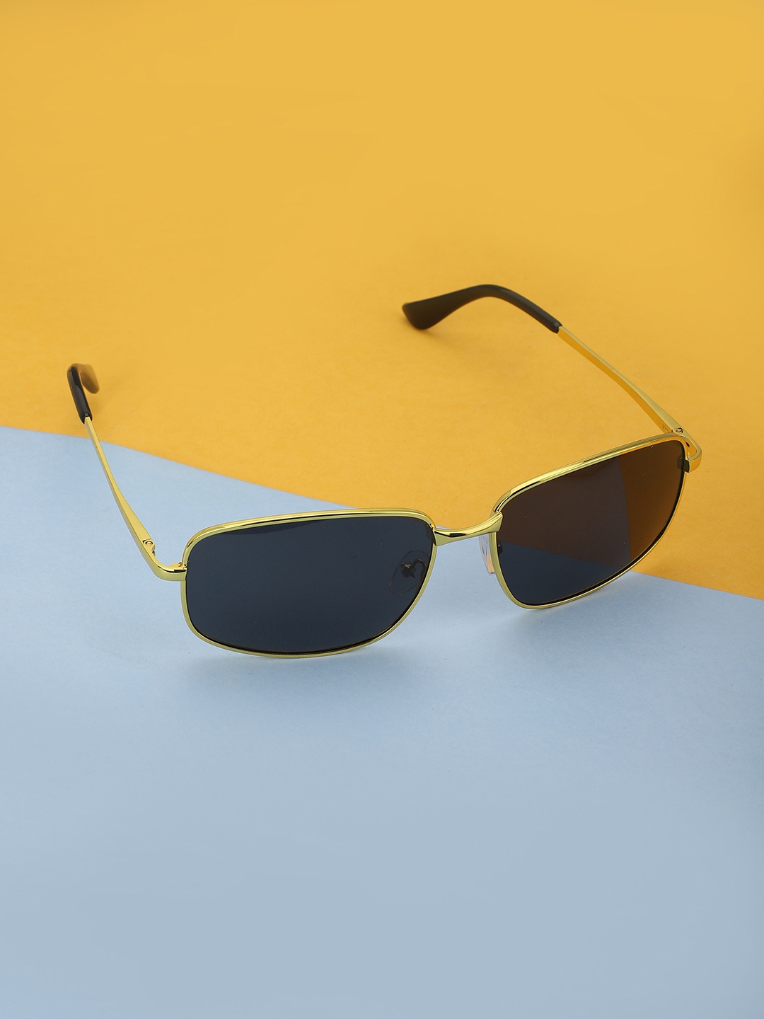 

Carlton London Men Black Lens & Gold-Toned Rectangle Sunglasses with UV Protected Lens