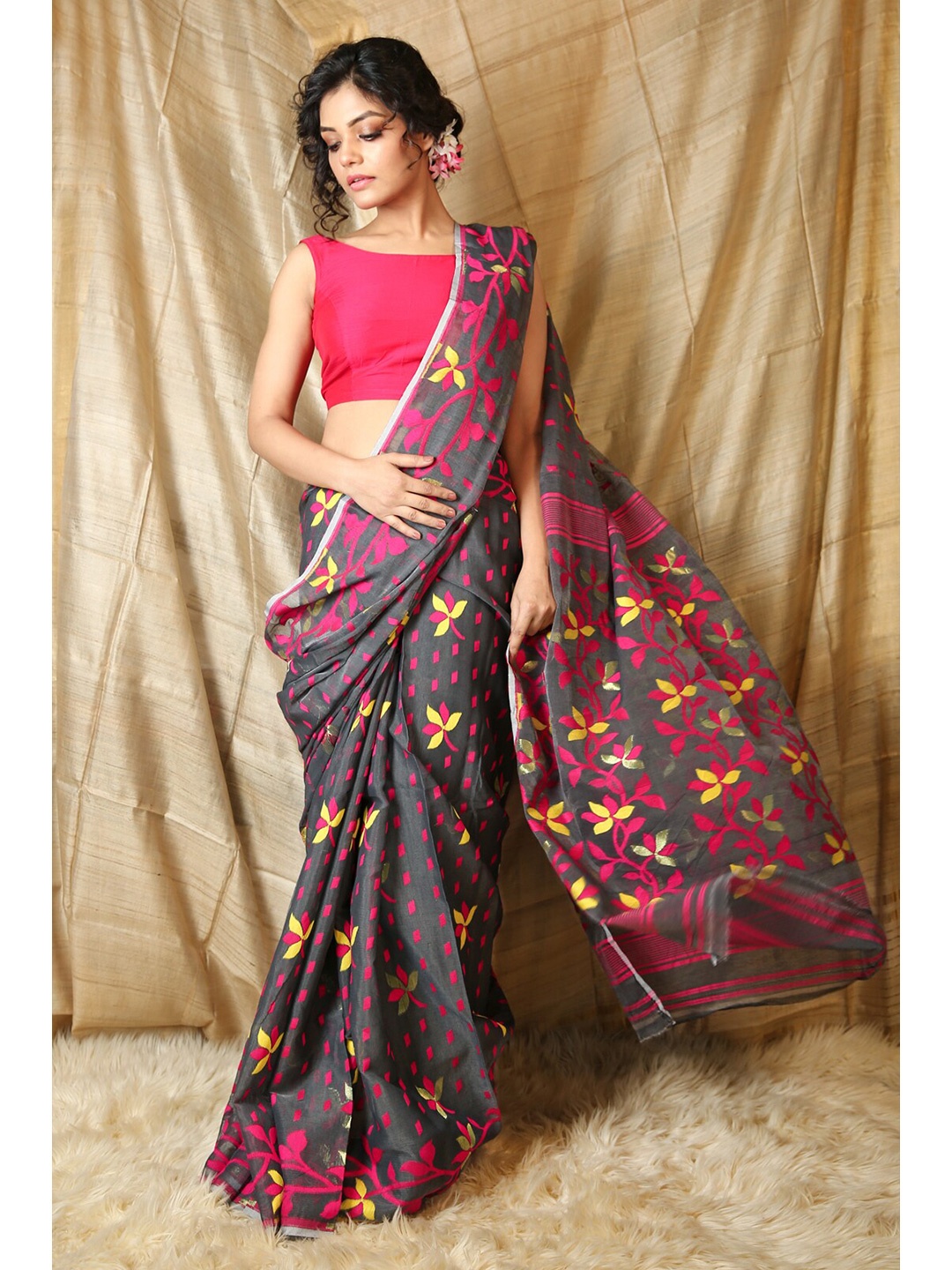 

Charukriti Grey & Magenta Ethnic Motifs Zari Silk Cotton Jamdani Saree
