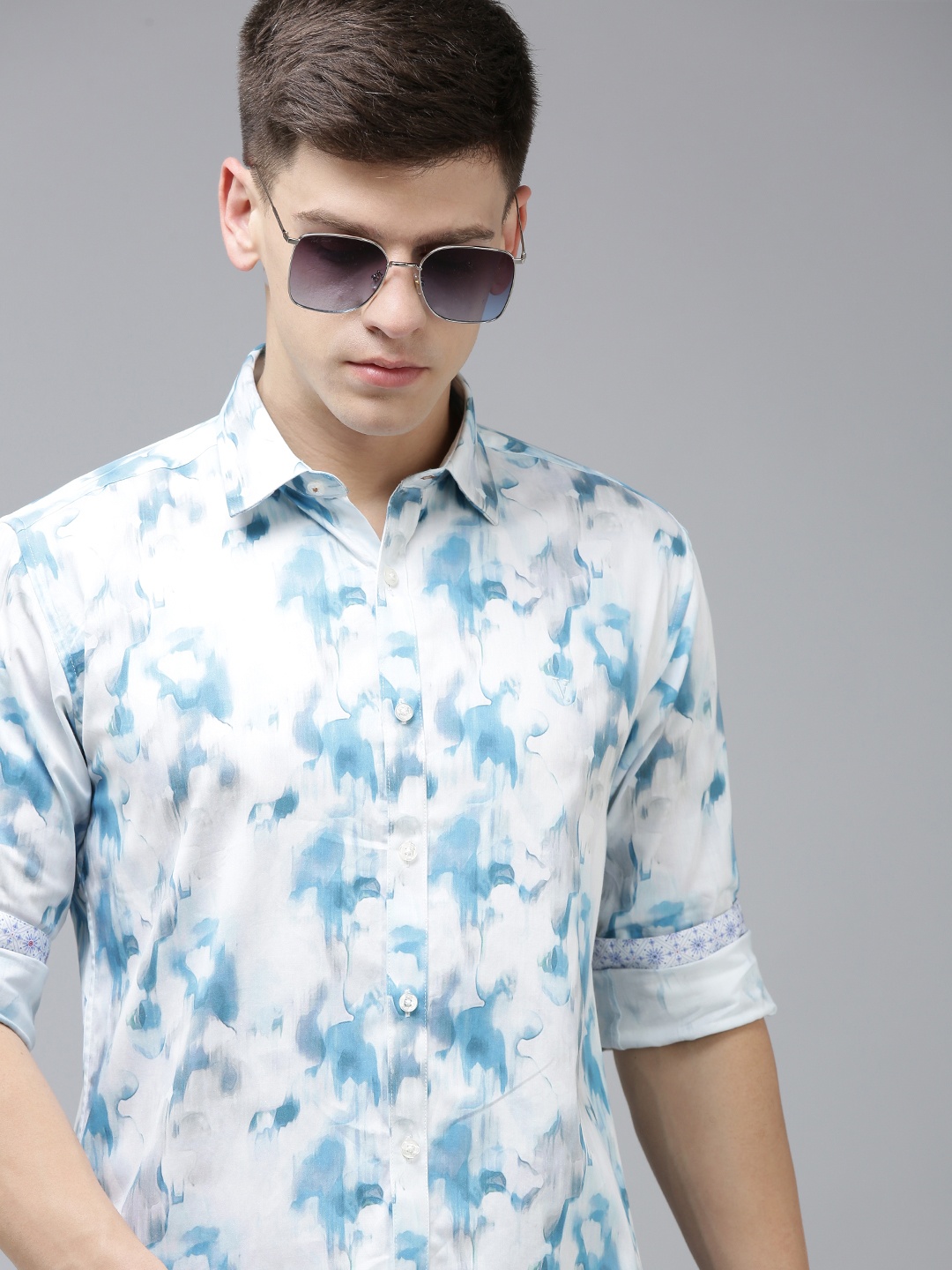 

V Dot Men Abstract Printed Pure Cotton Slim Fit Casual Shirt, White