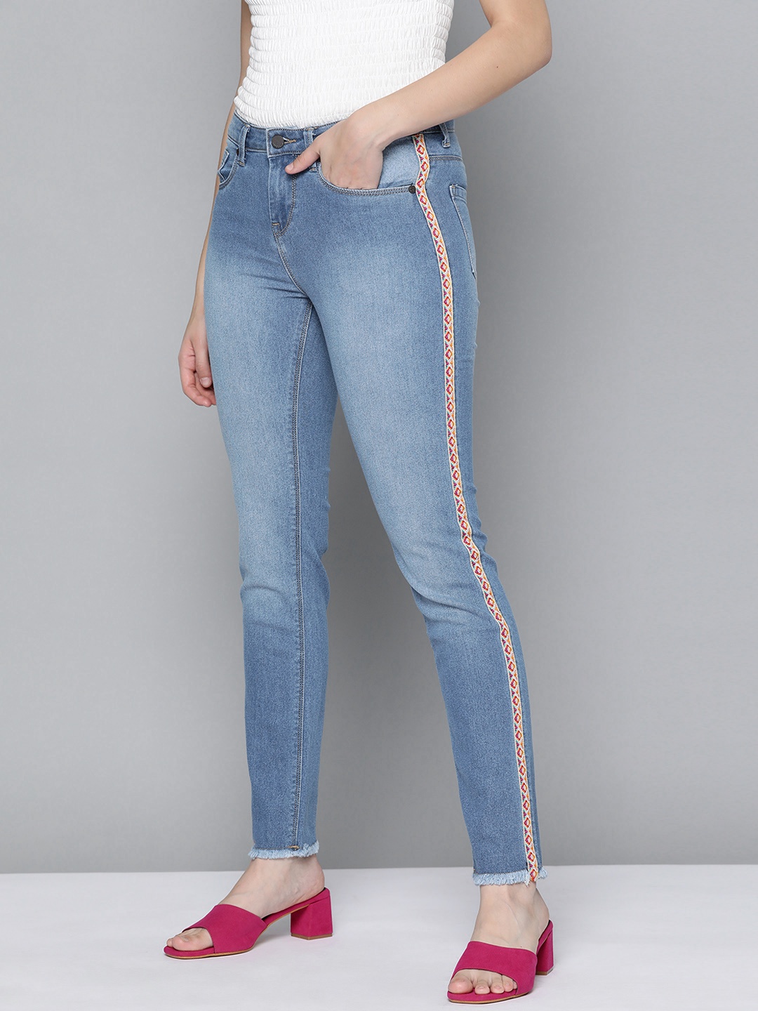 

HERE&NOW Women Blue Slim Fit Light Fade Stretchable Jeans