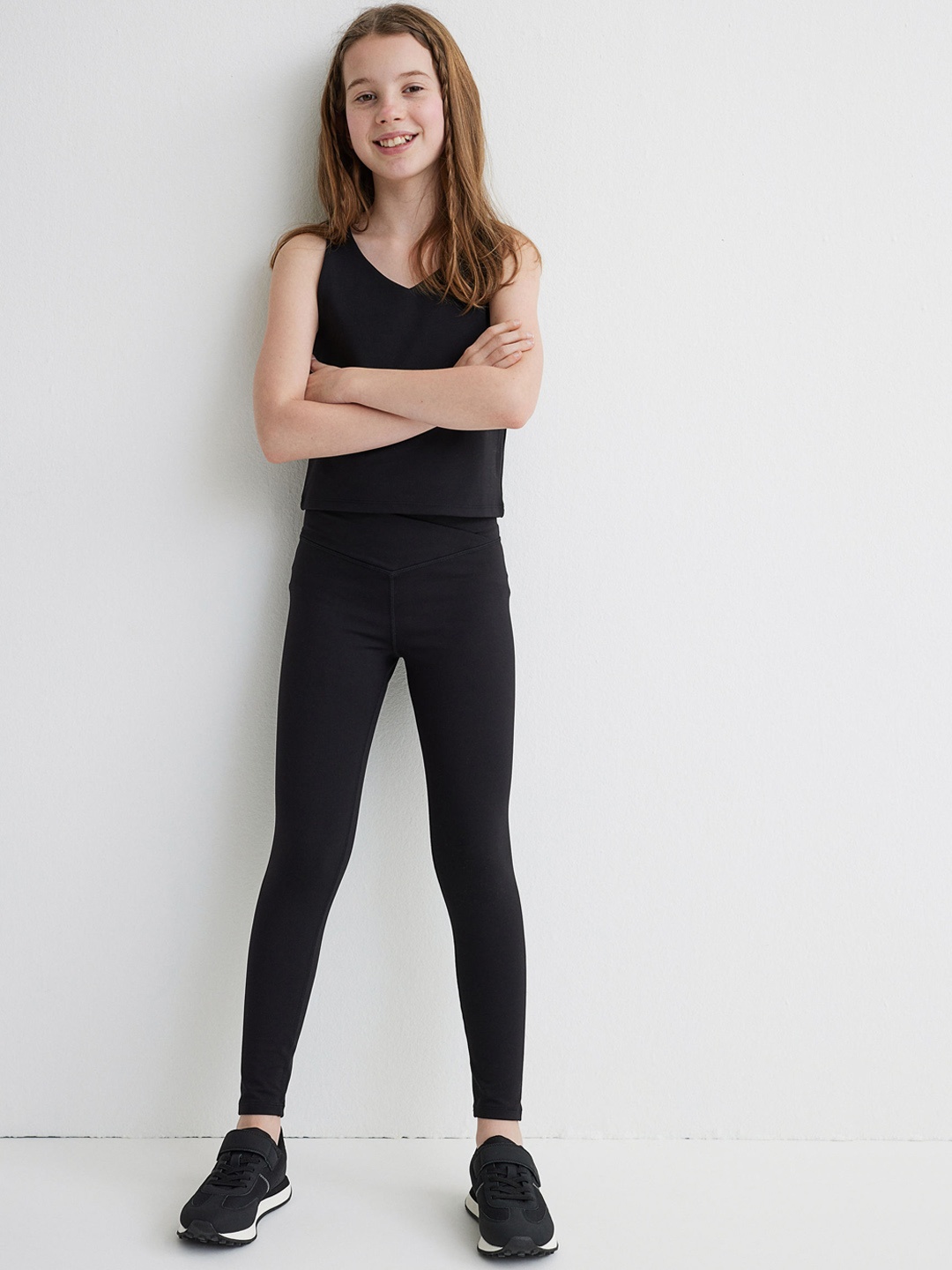 

H&M Girls Black Solid 2-Piece Sports Set