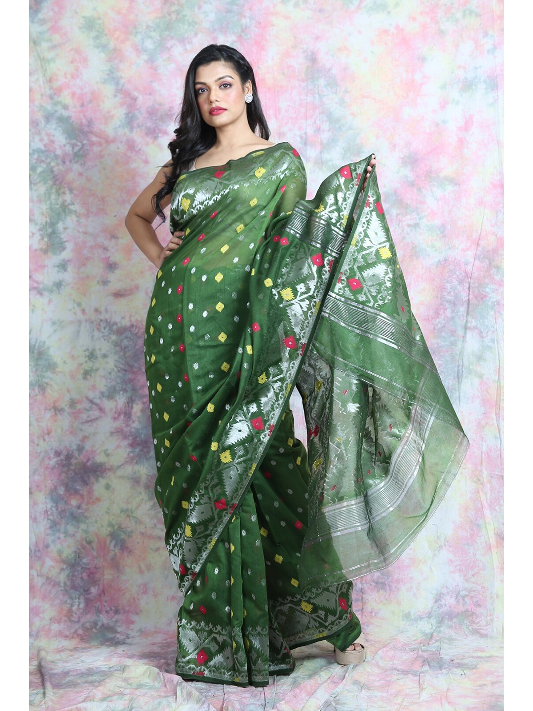 

Charukriti Green & Silver-Toned Ethnic Motifs Zari Silk Cotton Jamdani Saree