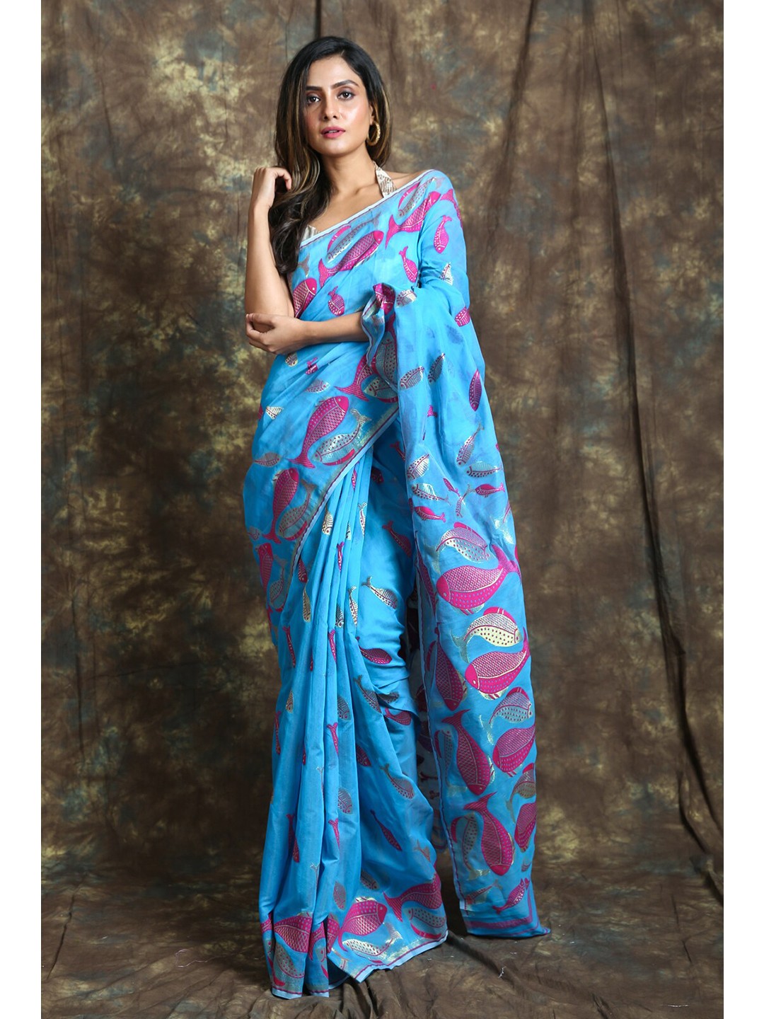 

Charukriti Blue & Pink Woven Design Saree