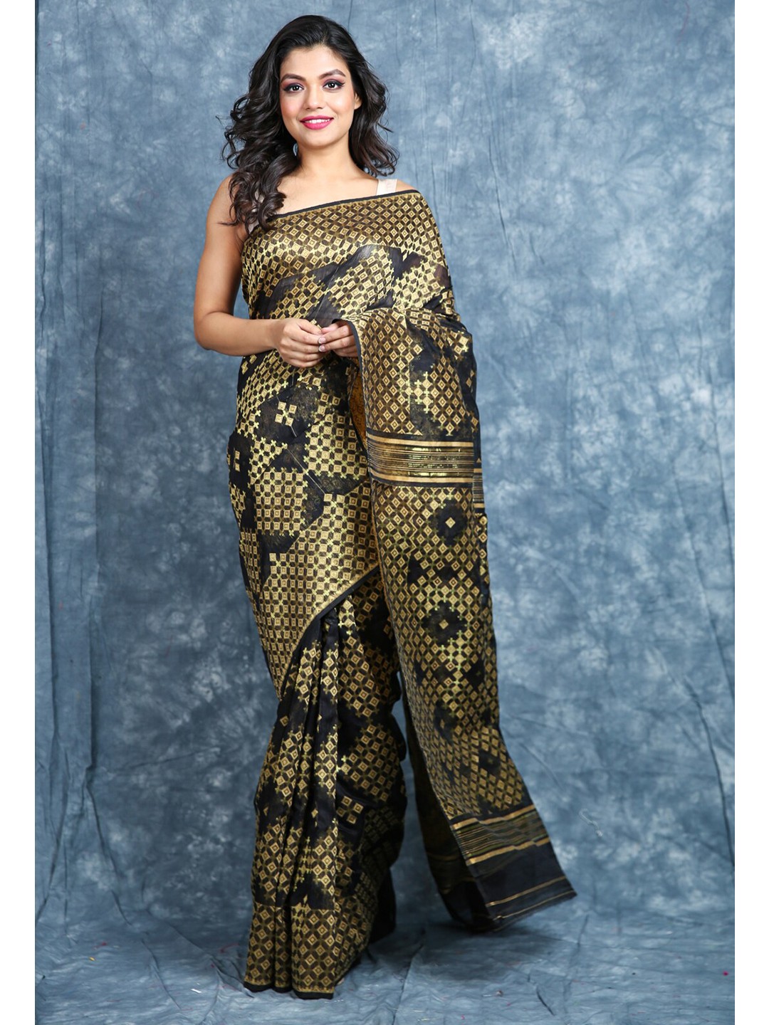 

Charukriti Black & Gold-Toned Woven Design Zari Silk Cotton Jamdani Saree