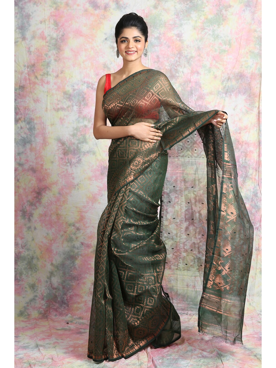 

Charukriti Green & Gold-Toned Ethnic Motifs Silk Cotton Jamdani Saree