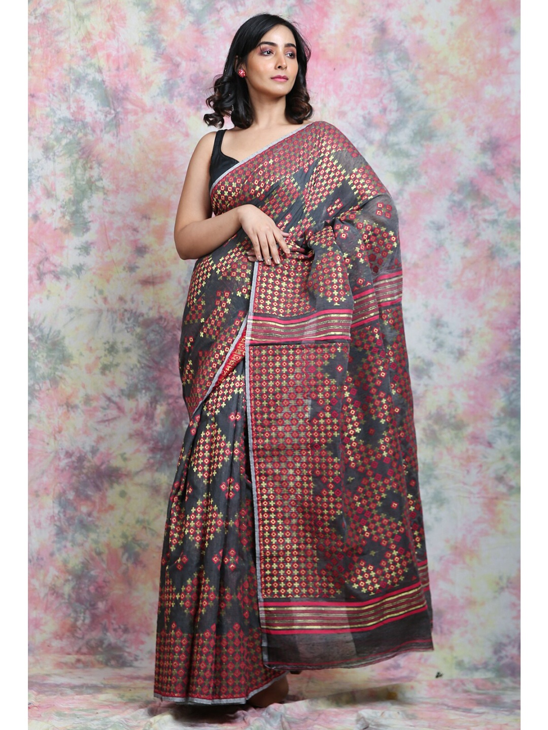 

Charukriti Grey & Red Floral Zari Silk Cotton Jamdani Saree