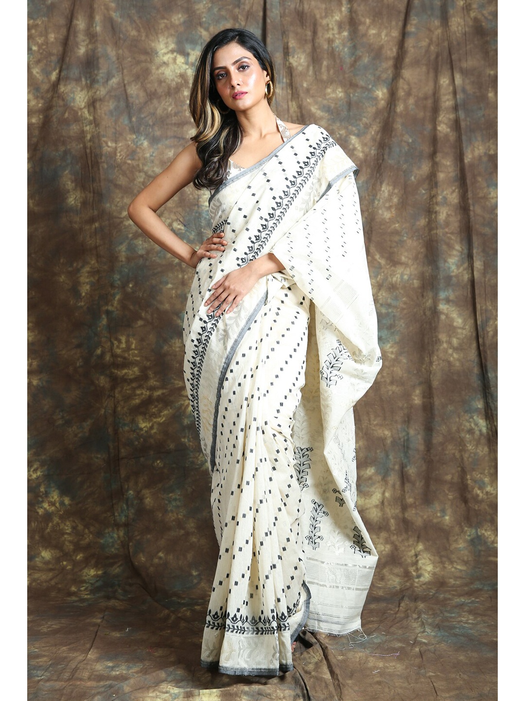 

Charukriti White & Black Zari Silk Cotton Jamdani Saree