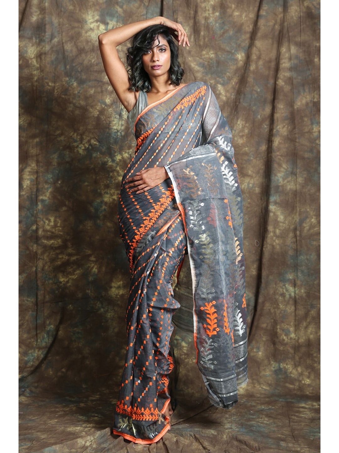 

Charukriti Grey Woven Design Jamdani Saree