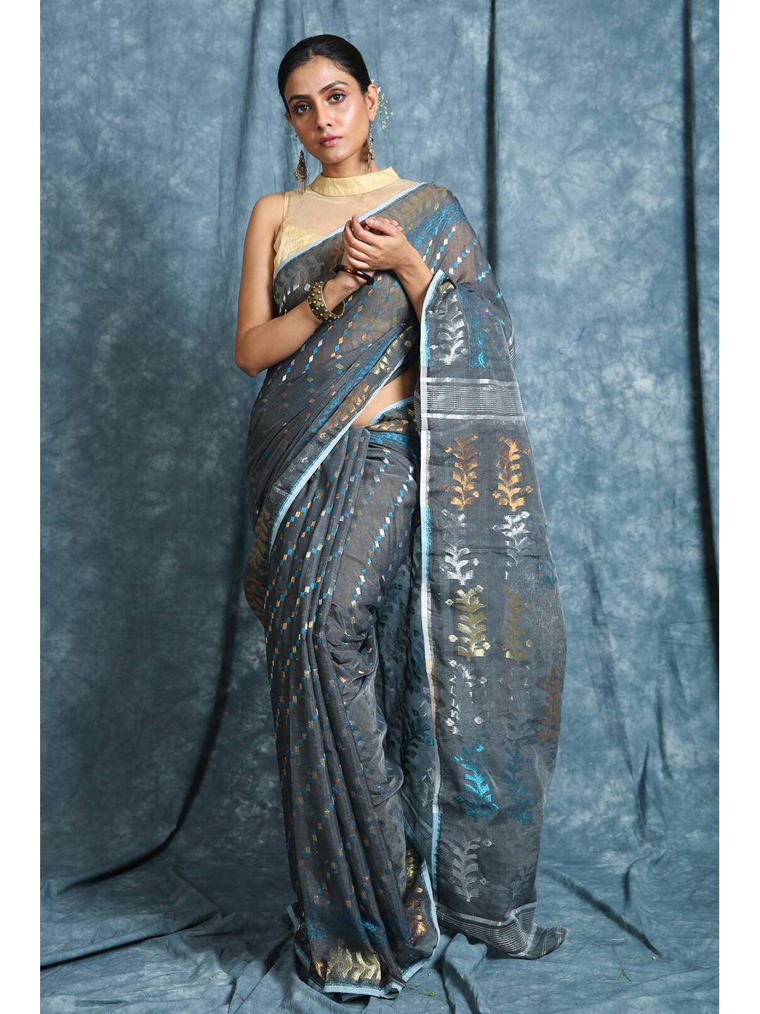 

Charukriti Grey & Gold-Toned Woven Design Zari Silk Cotton Jamdani Saree