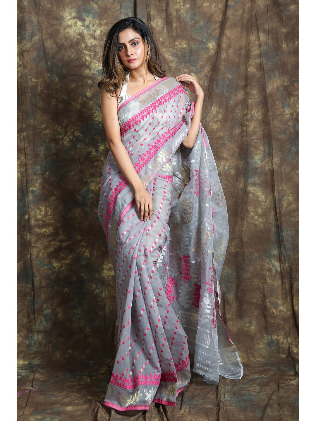 

Charukriti Grey Woven Design Jamdani Saree