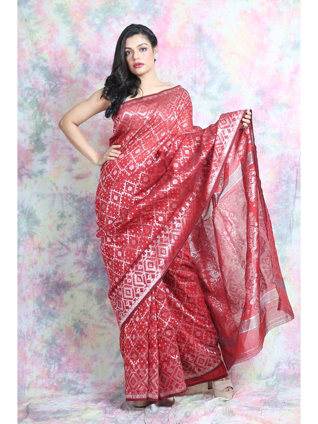 

Charukriti Red & Silver-Toned Ethnic Motifs Zari Silk Cotton Jamdani Saree