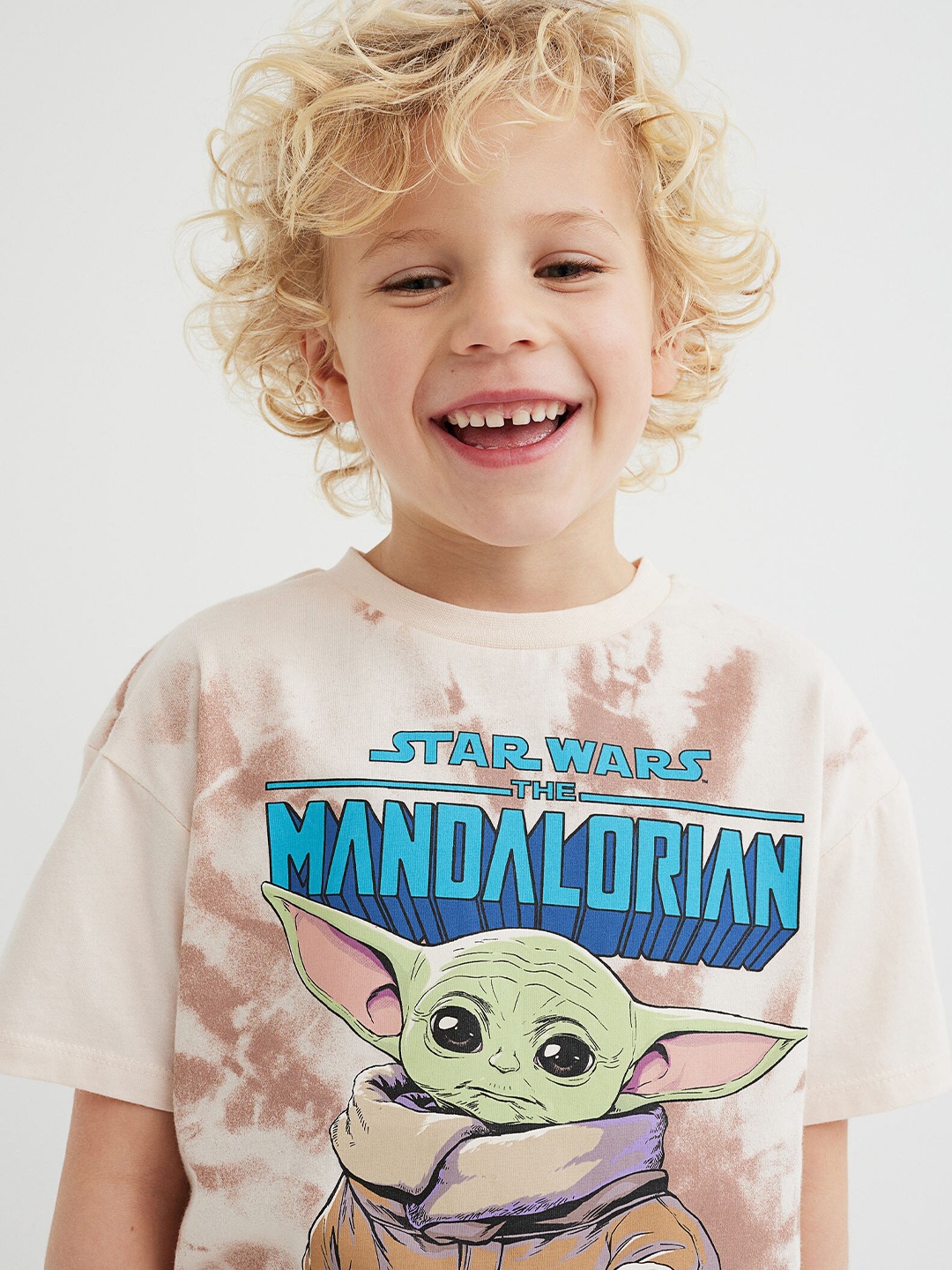 

H&M Boys Beige Yoda Oversized Printed T-shirt